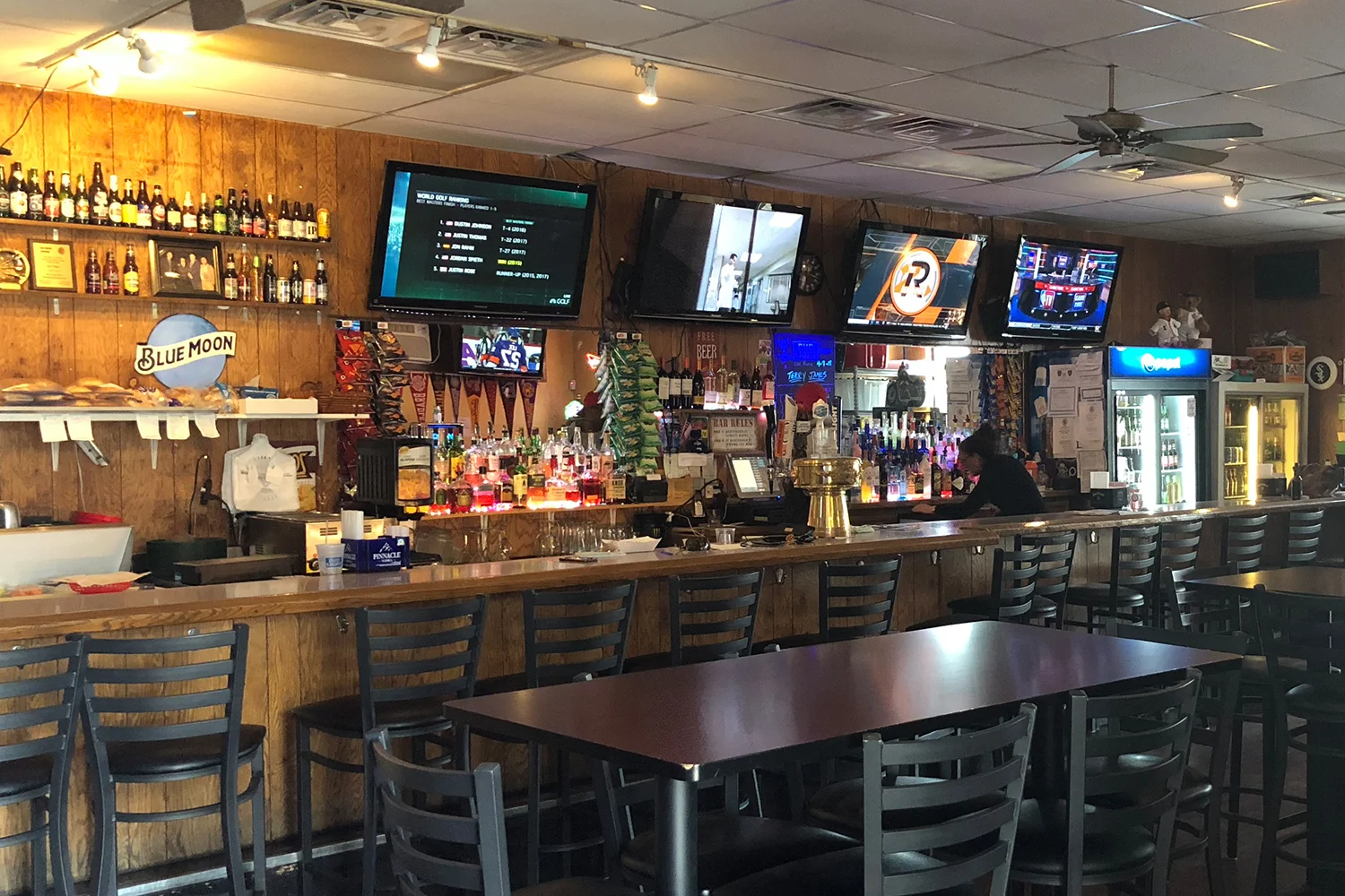 trs-front-row-waukegan-il-bar-lake-county-best-top-rated-bars-neighborhood-delicious-food-drink-specials.jpg