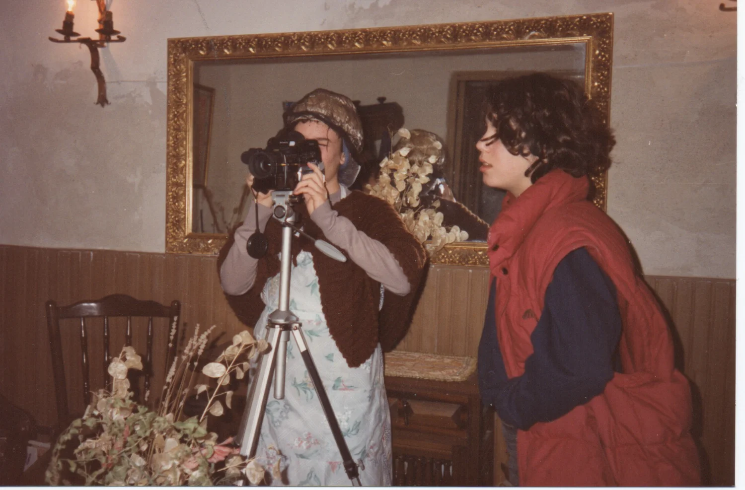 There was no internet, and much less cell phones in the 90’s, but we had video cameras! As teenagers into visual arts, nothing was more exciting than producing, scripting, directing, acting and editing our own short movies. We made dozens of them that, luckily, will never see the light of day.