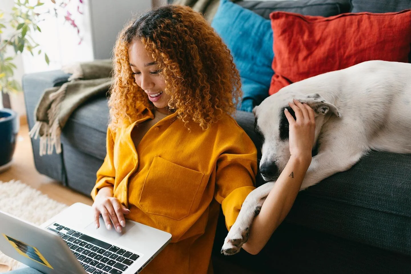 Laika supermodel 🐶&amp; @naomi.nicollss 😄for @stocksyunited 
.
.
#hygge #stocksy #stockphotography #stockphotos