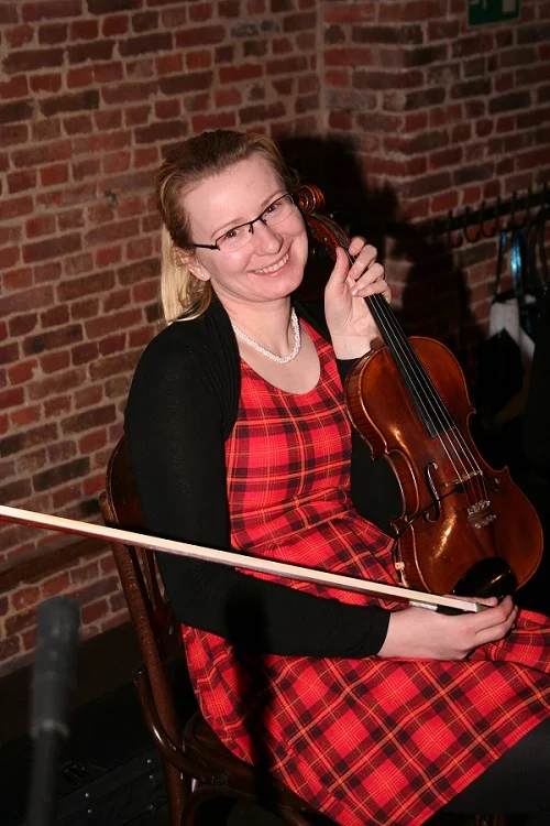 Kate - Fiddle (Violin)