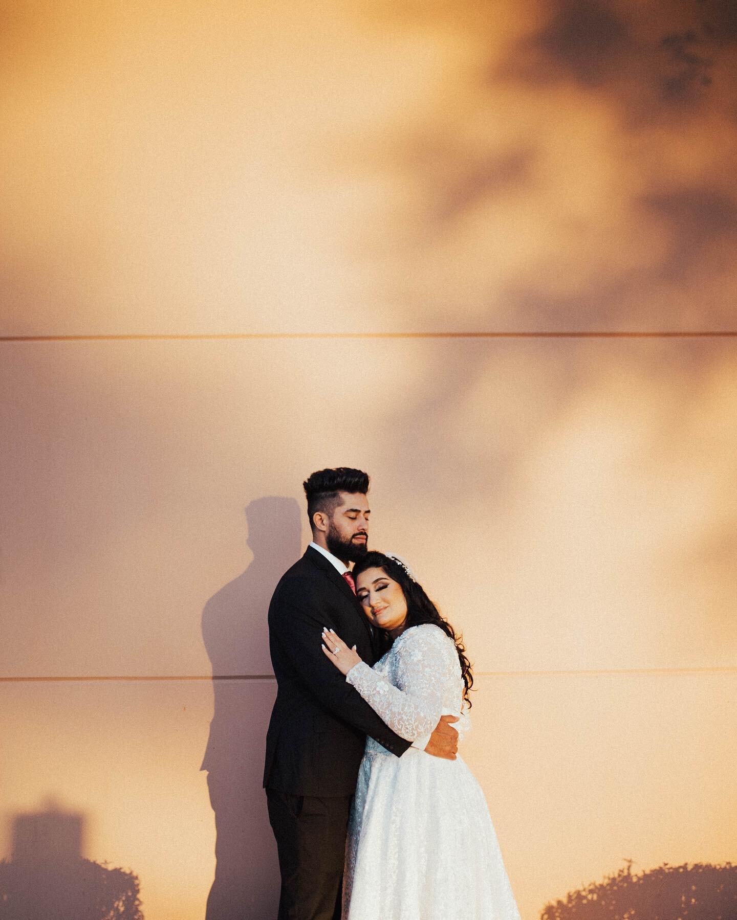 who said photos at the courthouse can&rsquo;t be magical ✨ 
&bull;
&bull;
&bull;
&bull;
&bull;
&bull;
#wedding #weddings #arizona #arizonaweddings #az #azwedding #phoenix #phoenixwedding #phoenixweddings #weddingphotography #weddingphotographer #ariz