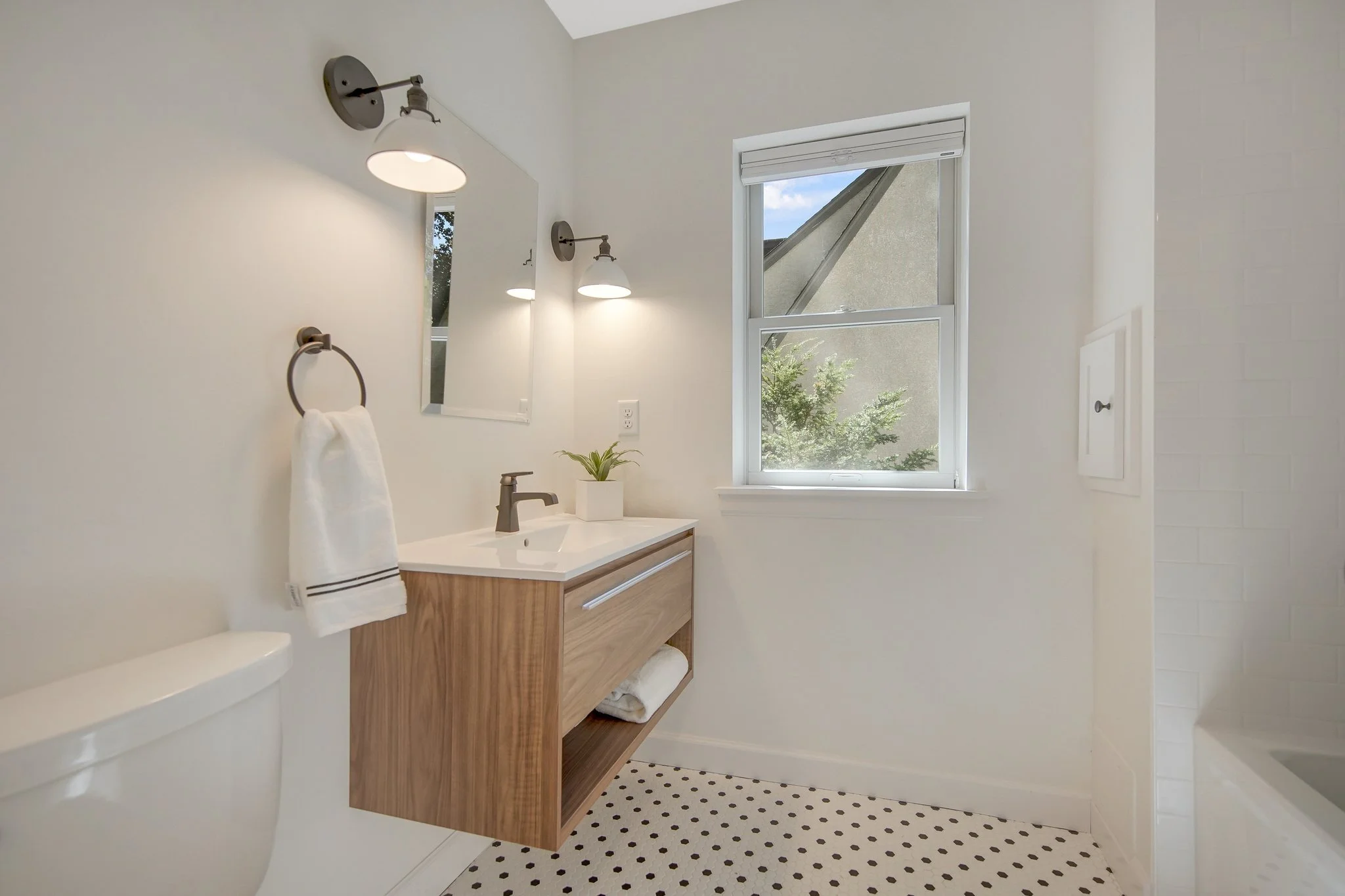 7-web-or-mls-4809 Knox Ave S-05.JPG