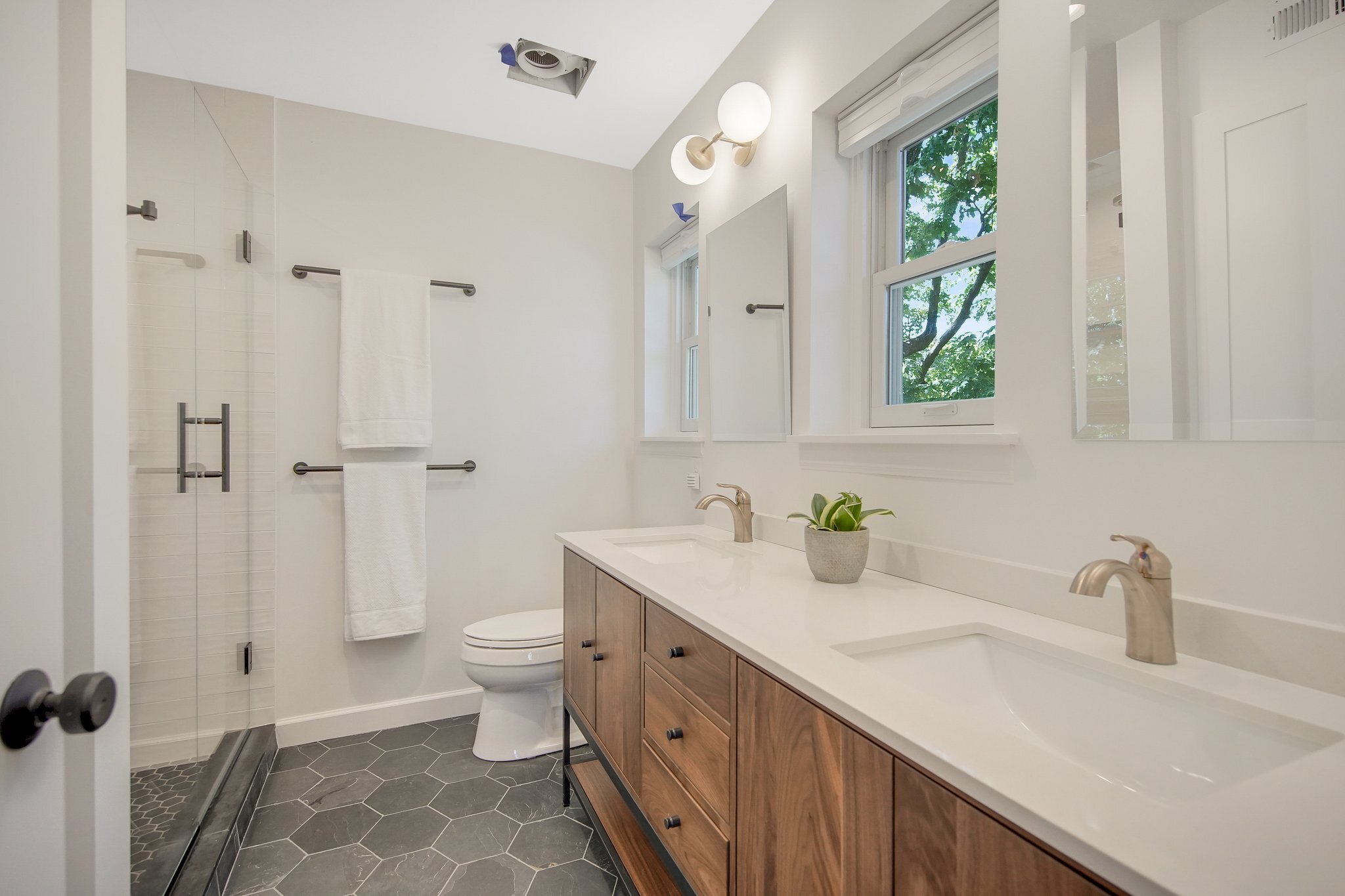 13-web-or-mls-4809 Knox Ave S-11.JPG