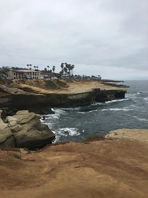 sunset-cliffs-2375755_640.jpg