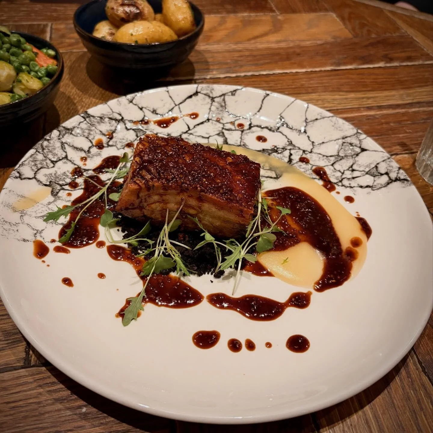 ✨ Showcasing our scrumptious Wiltshire pork belly, served with a delicious black pudding crumb, apple puree &amp; wholegrain mustard jus🍴

Pair with a side of roasted new potatoes &amp; seasonal
vegetables 🥕

Prepared by Head Chef, Jordan - @chefjd