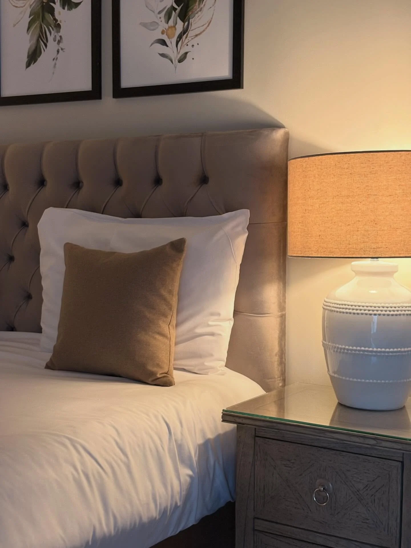 A quiet escape where comfort meets countryside charm 🌿

Unwind in our deluxe rooms, featuring a private garden area, or enjoy a cosy evening with your favourite shows and good food.

Country manor living at its finest 🌳✨

Book now via our website!
