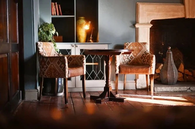 Sit back, relax, and stay awhile ✨

Comfortable spaces designed for quiet moments and easy conversations.

Walk on in this weekend for a selection of drinks in our manor bar 🍸

#countrymanor #loungearea #interiorstyle #relaxingspaces #stantonmanorho