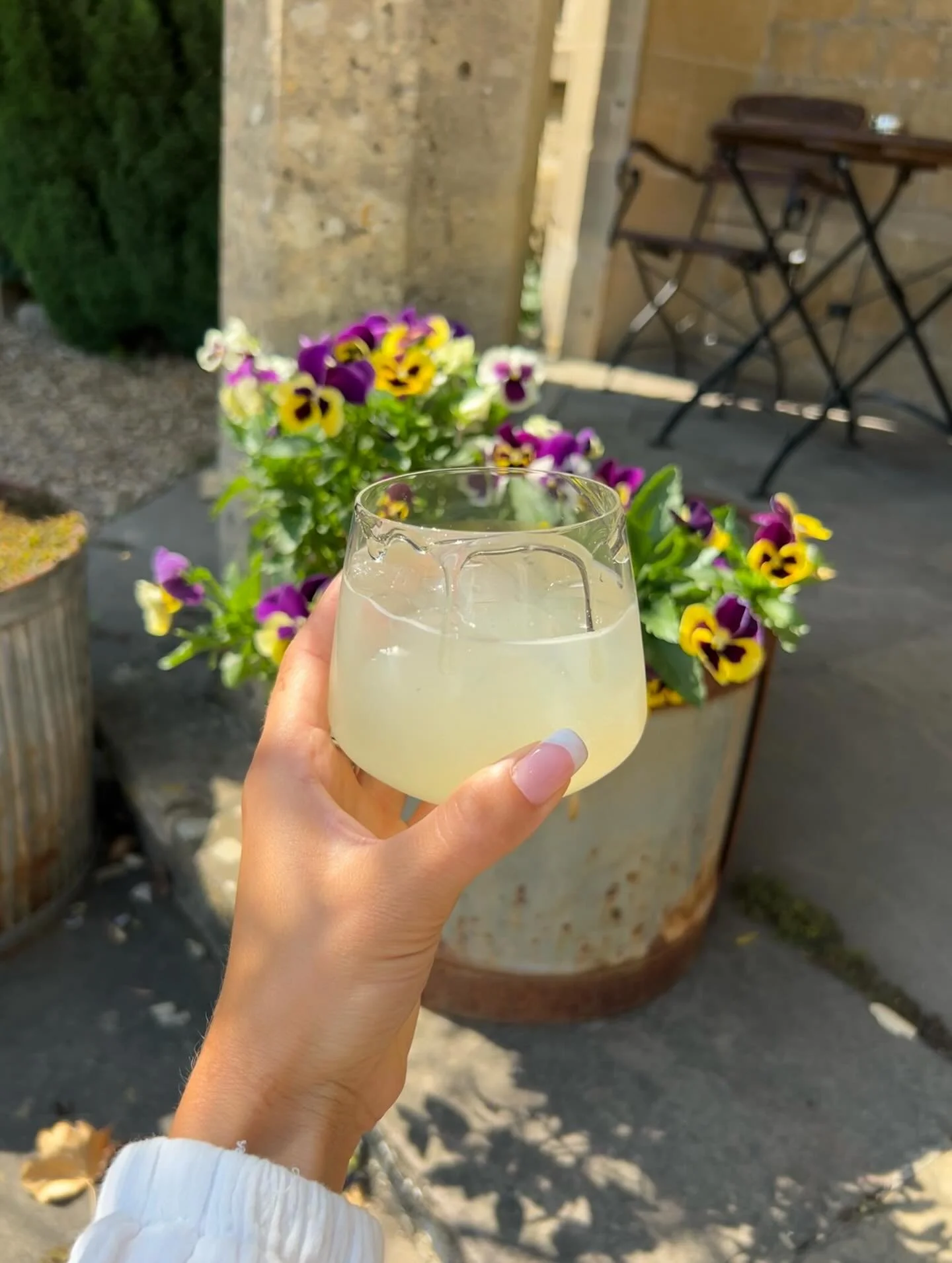 Sip into spring at the manor 🌸🍹

Fresh flavours, floral notes, and perfectly crafted cocktails waiting to be enjoyed in the heart of the countryside. Join us for a drink and toast to longer days and lighter evenings ✨

#countrymanor #springcocktail