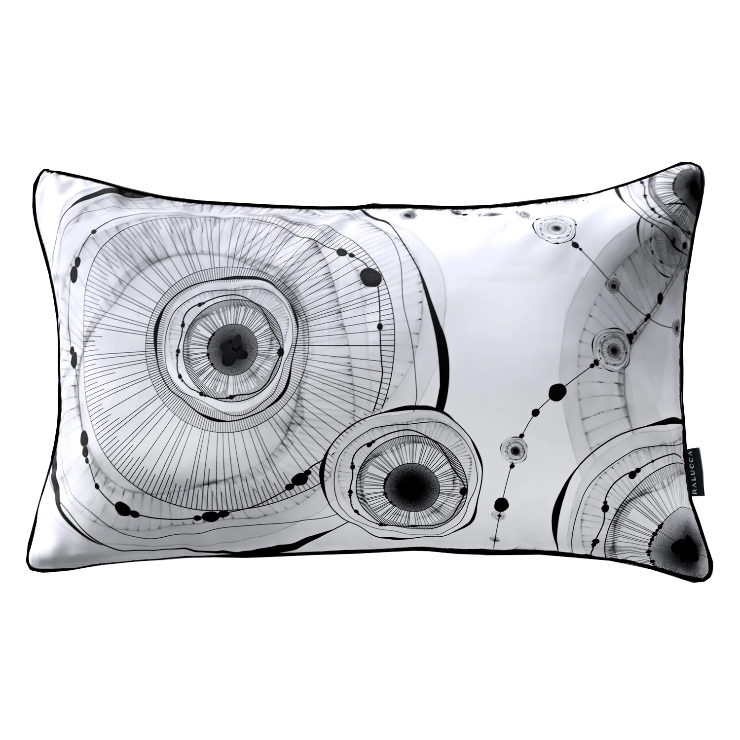 Meduza black and white.jpg