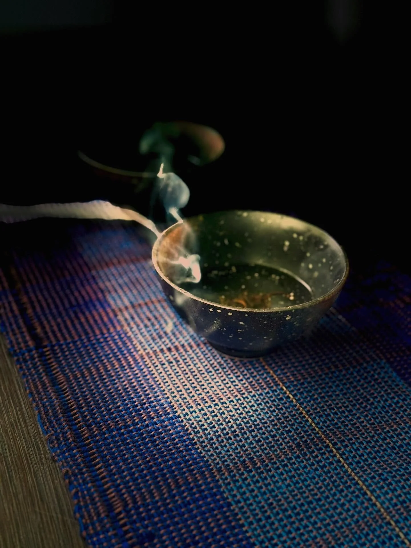 I fell in love with the tea ritual. 
The silence, the arrival into the present, steam rising, warm hands, a deep simplicity.
And as a weaver, it felt natural to create my own chabu, a base cloth for the practice.
Thank you to my dear friend @athousan