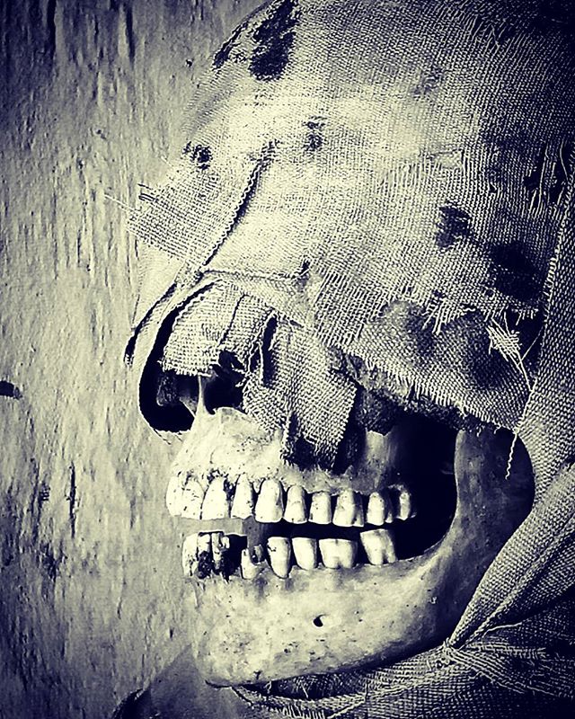Smile. We're that much closer to Halloween.
#skeleton #skull #halloween #goth #emo #smile