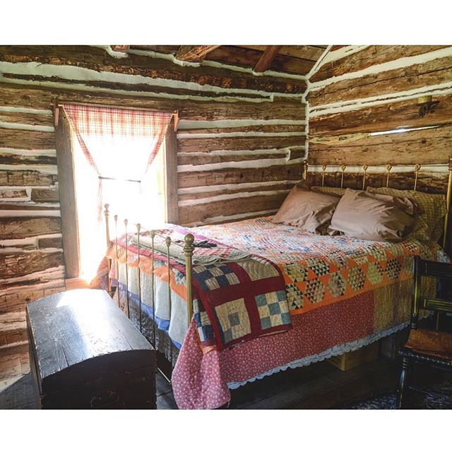 When was the last time you slept in a log cabin built in the late 1800s? No 🚿 , no ⚡️ and definitely no 📱. Issue one coming soon. #onfleece #theatlantaschool #unplug #artistretreat #restoration