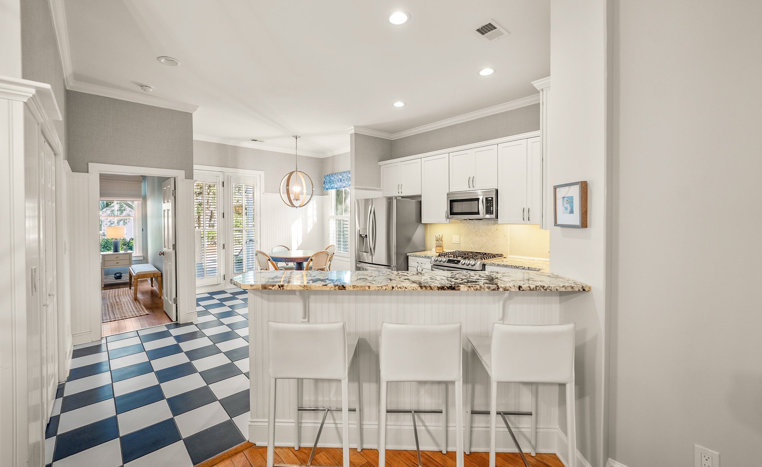 kitchen 1 breakfst bar.JPG