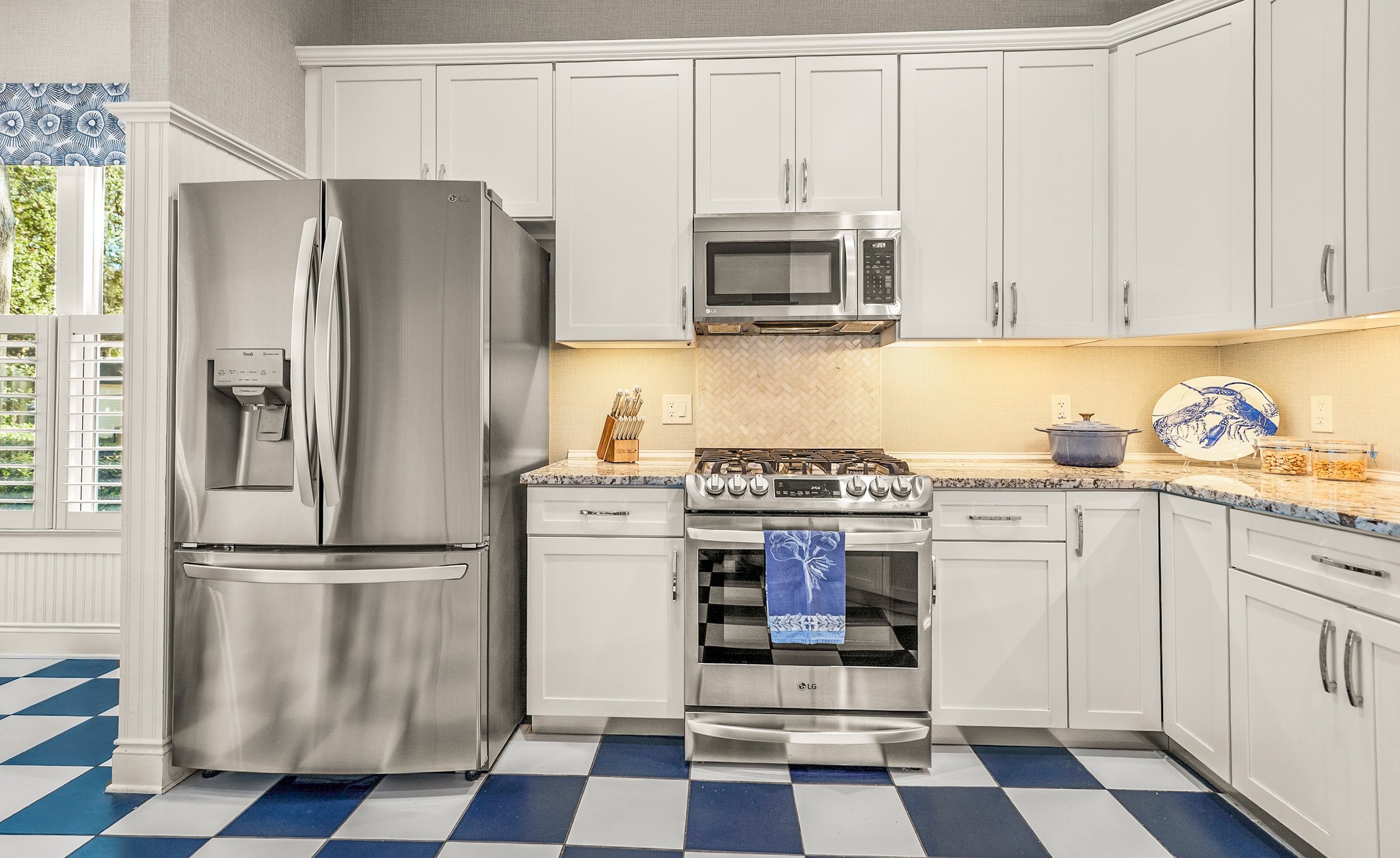 kitchen fridge stove.JPG