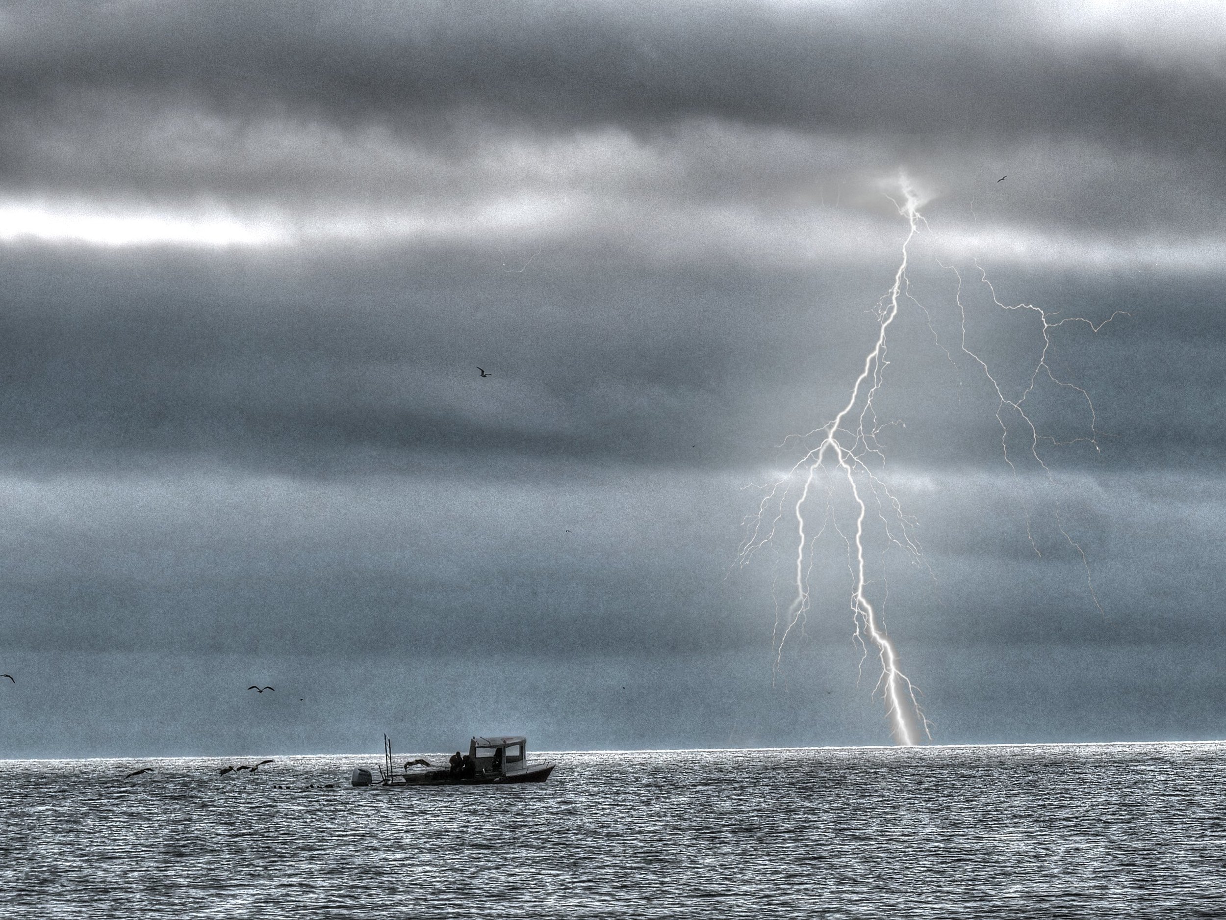 lightning_boat.jpg