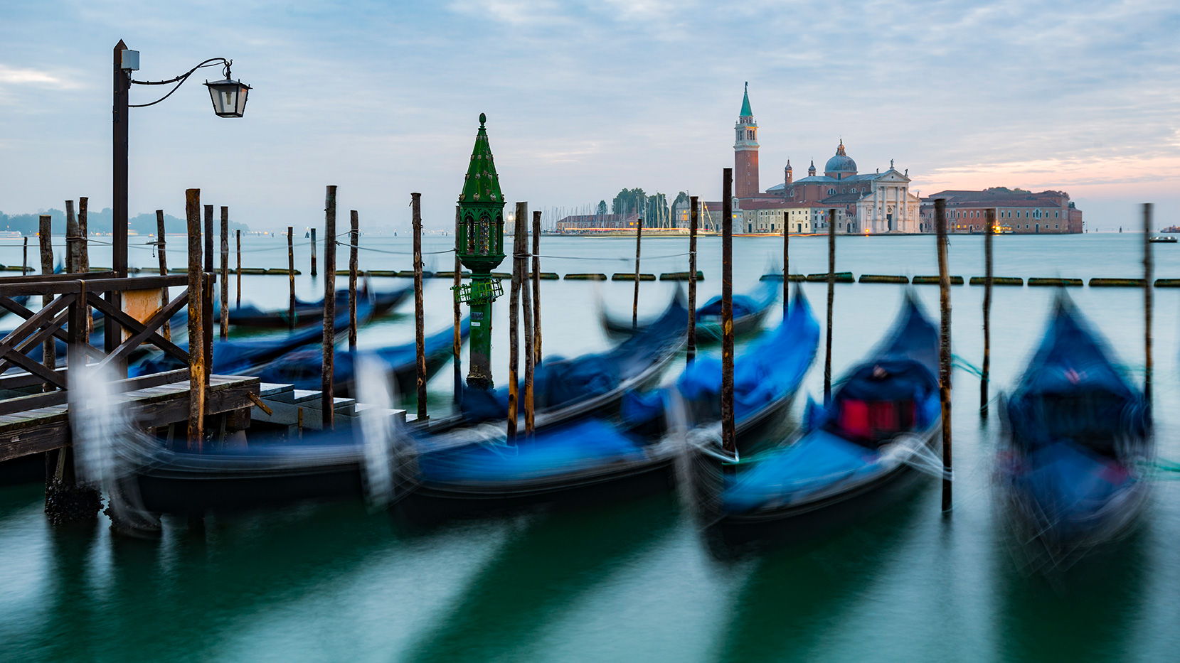 Gondolas in Italy, Study 2