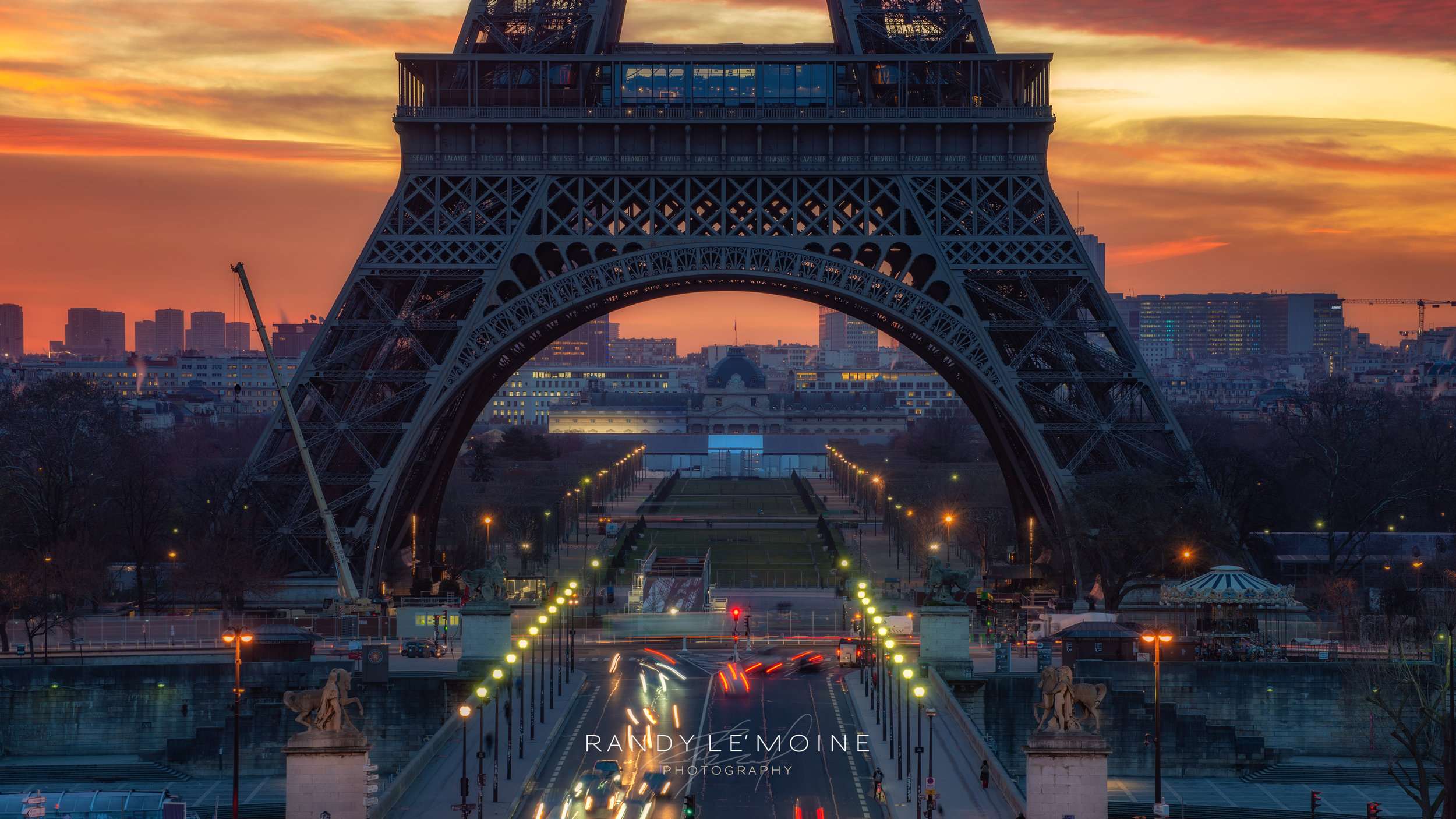 Eiffel-Tower-at-Dawn-(Paris).jpg