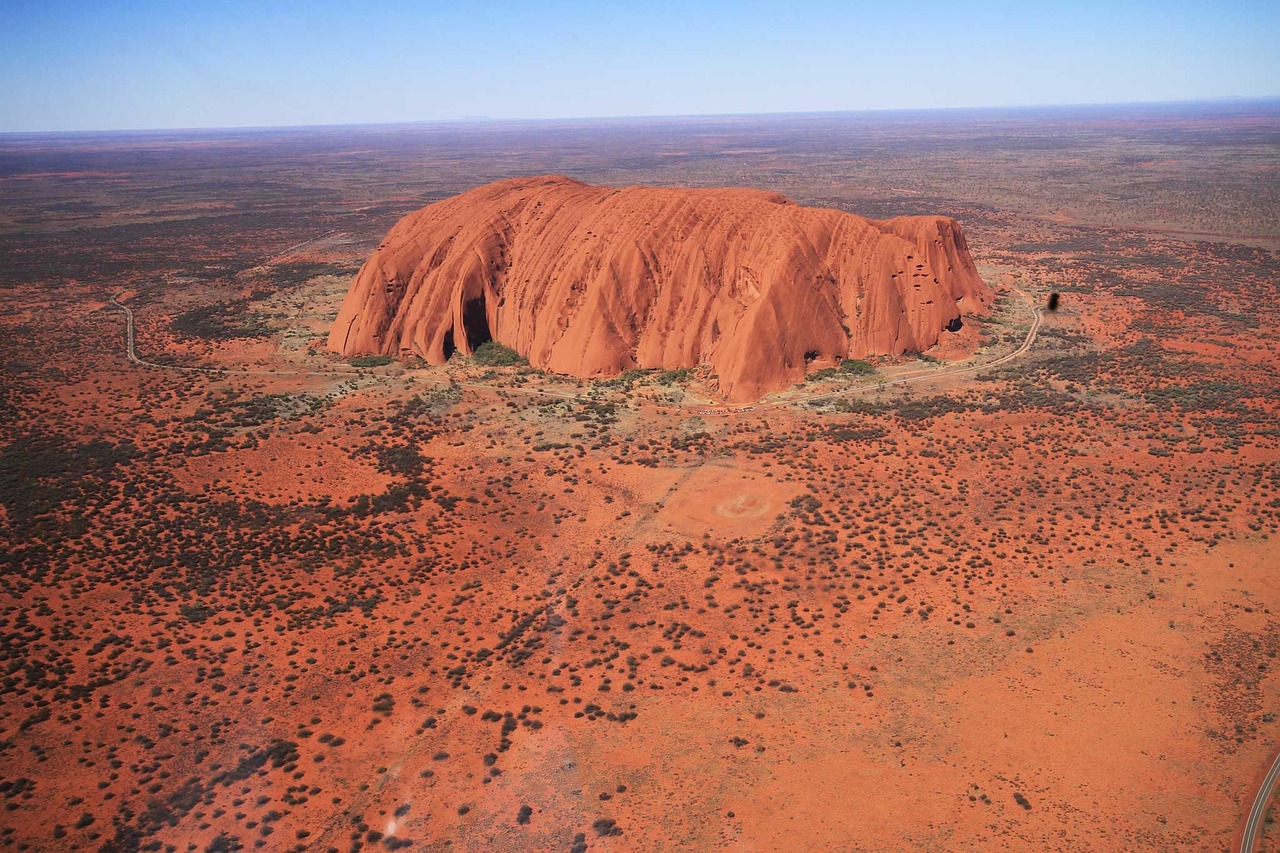 uluru-1076323_1280.jpg