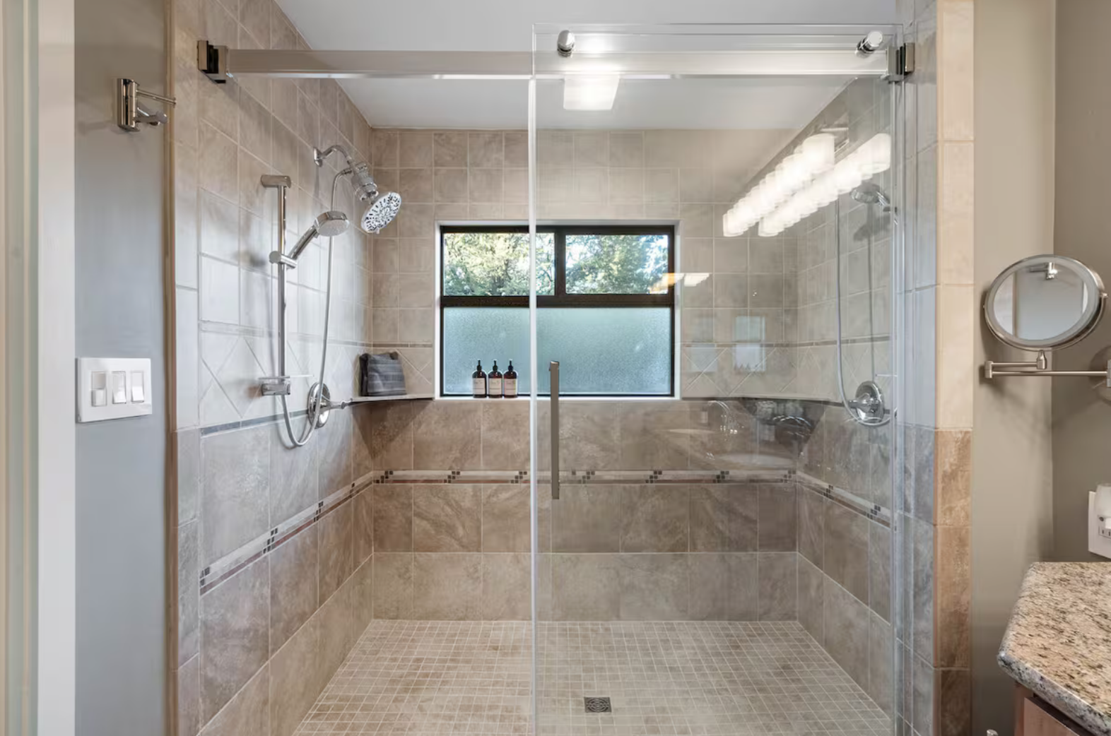 bedroom 1 - king en suite bathroom.png