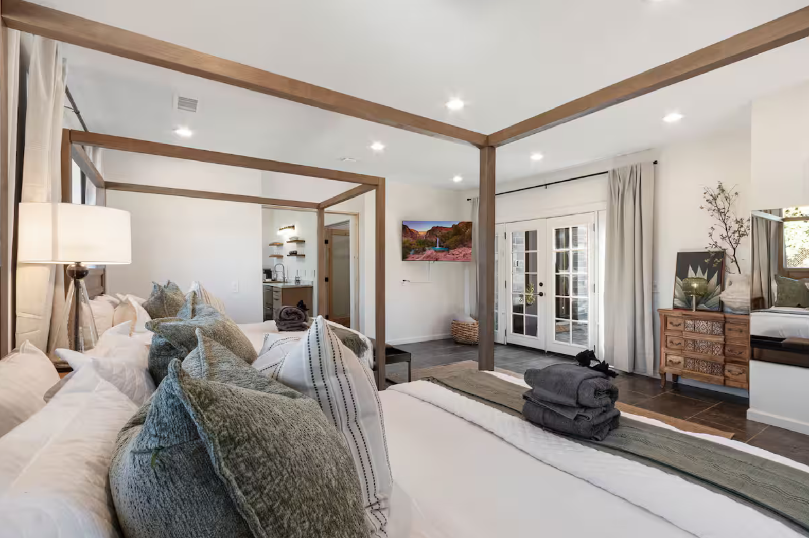 bedroom 5 - 2 queen canopy beds 2.png