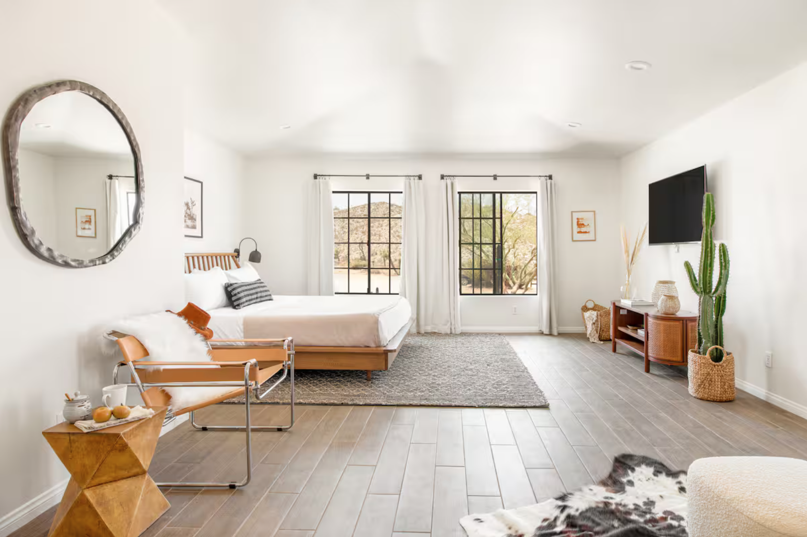 Bedroom 1 - king Suite with en suite bathroom - Joshua Tree Retreat 4.png