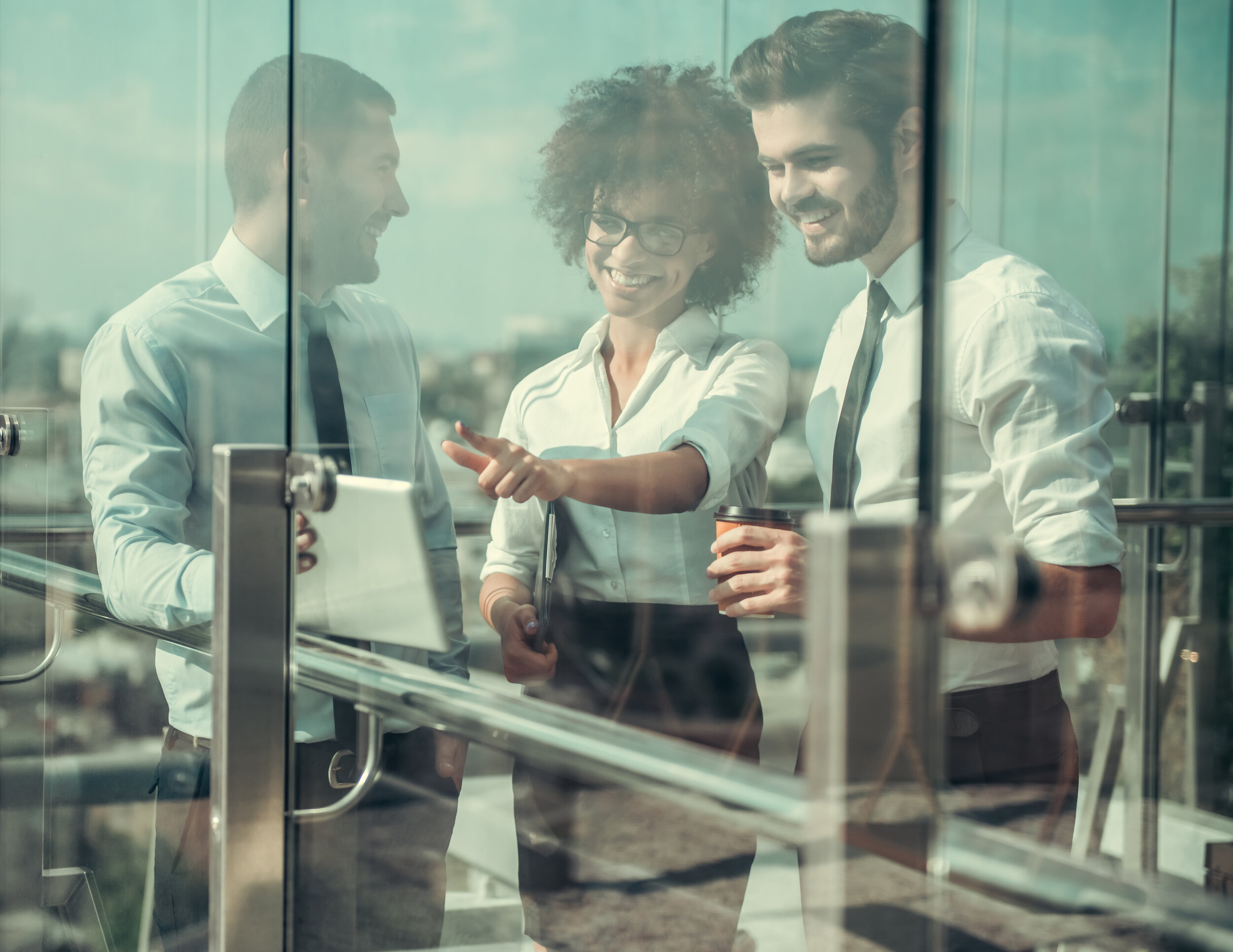 business-people-working-Z8DG2N4.jpg