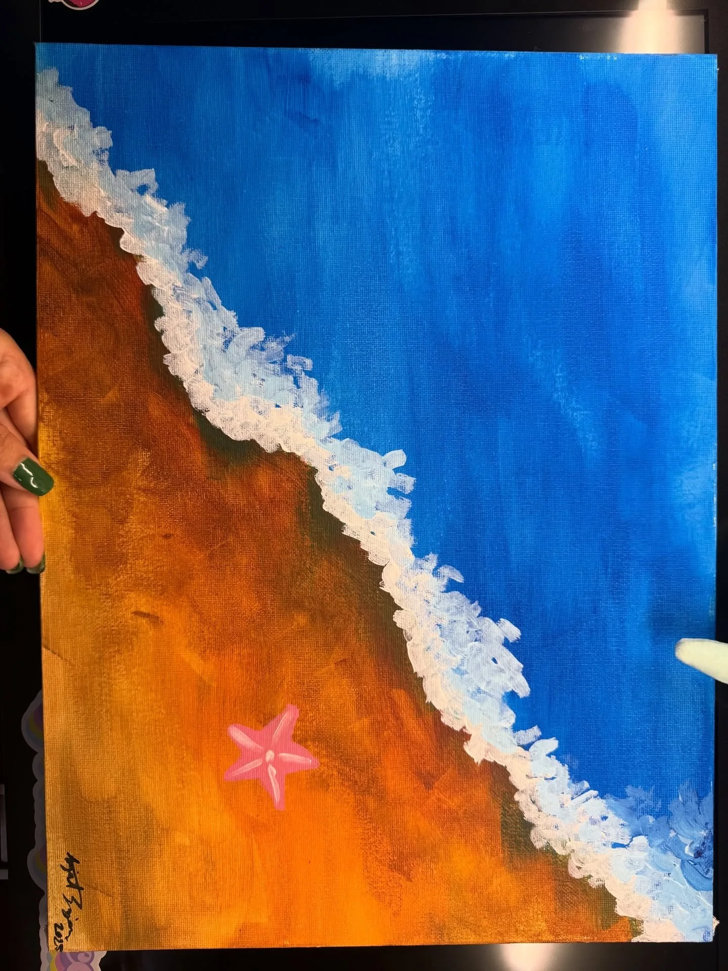 December has been a crazy year. As expected, there were a lot of events I did this month (had 4 events in a week)! I even did a glass painting event for the first time! 

Hope everyone else&rsquo;s holidays have been fun and magical! 

🎨 #art #acryl