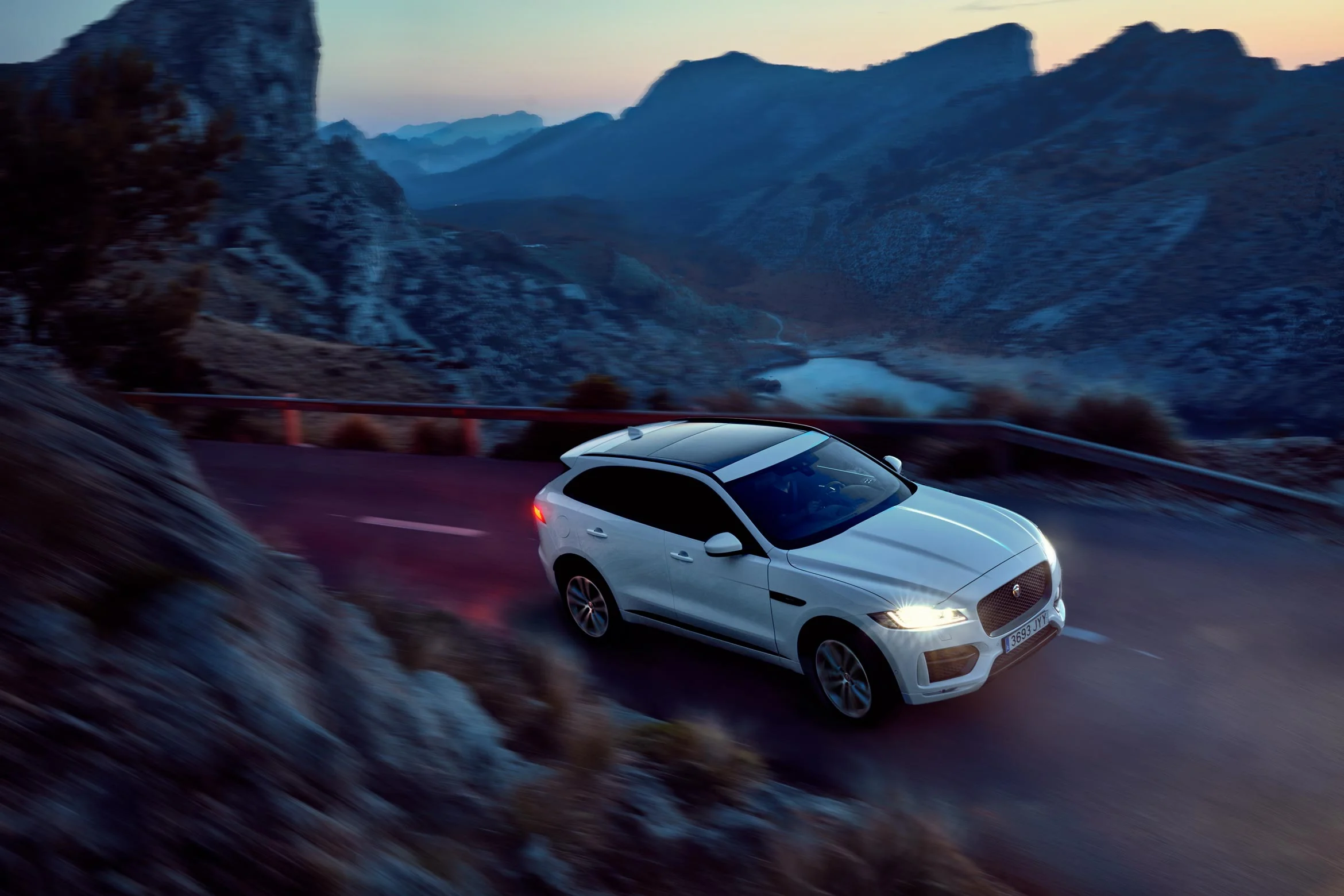 Jaguar_Fpace_Night_automotivephotographer-3.jpg