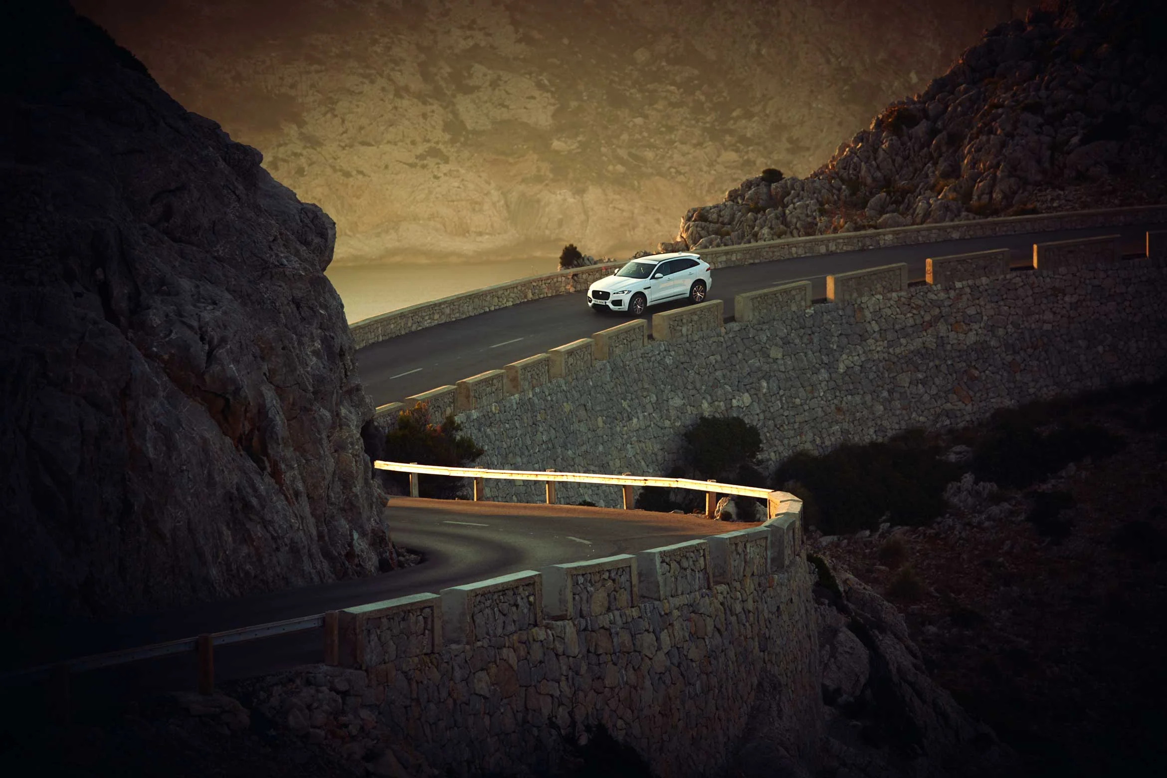 Jaguar_Fpace_sunset_automotivephotographer.jpg