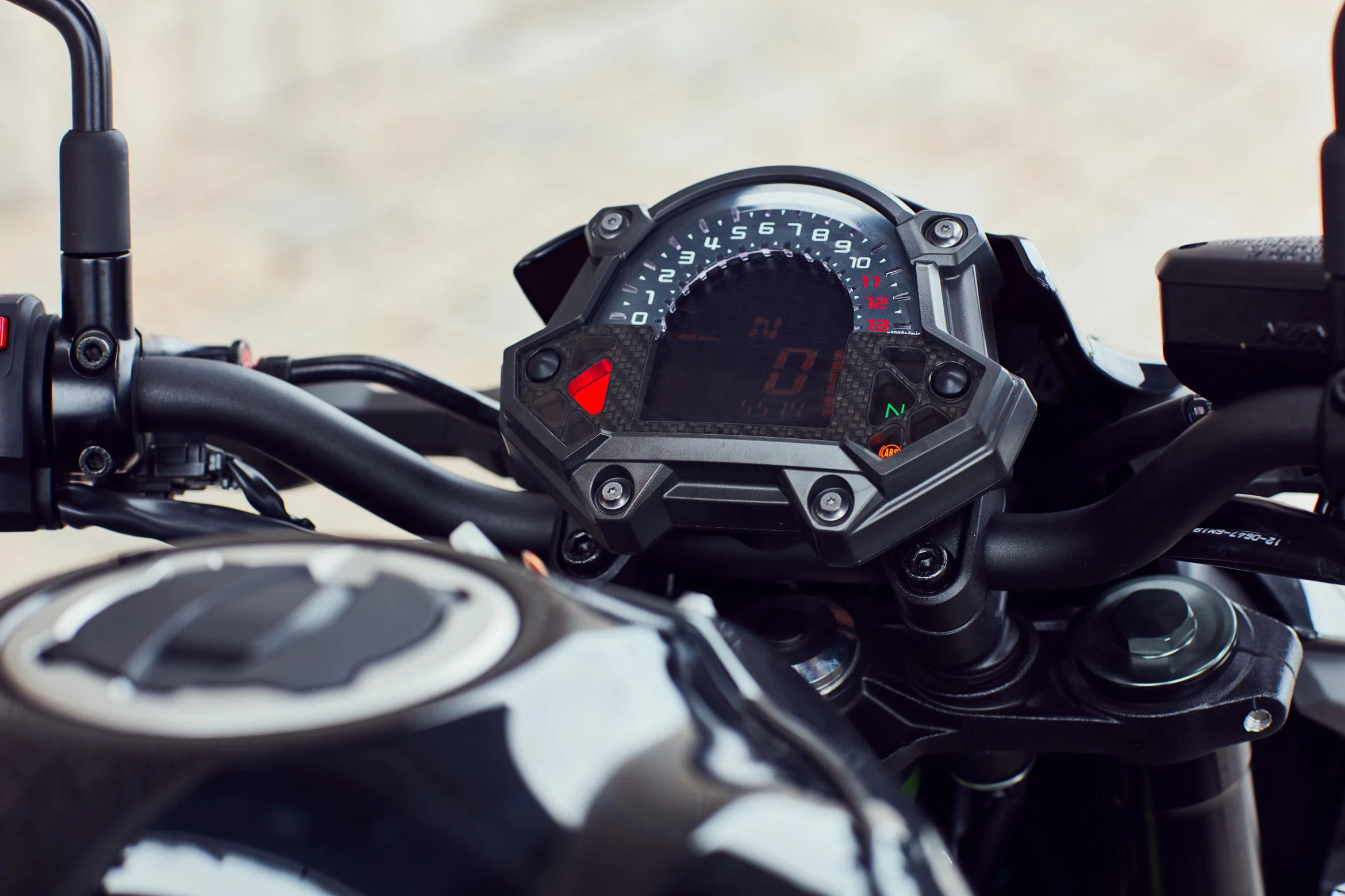 z900_1.jpg