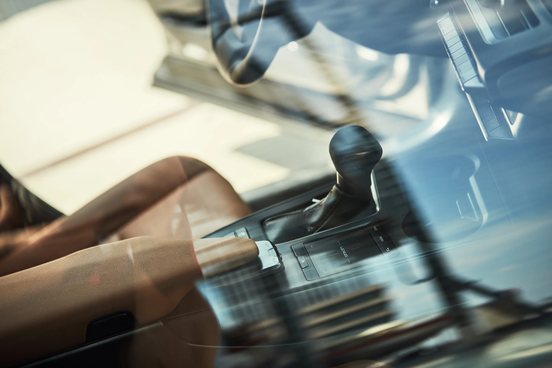 Lexus_250H_UX_F_Sport_PimHendriksen_2.jpg