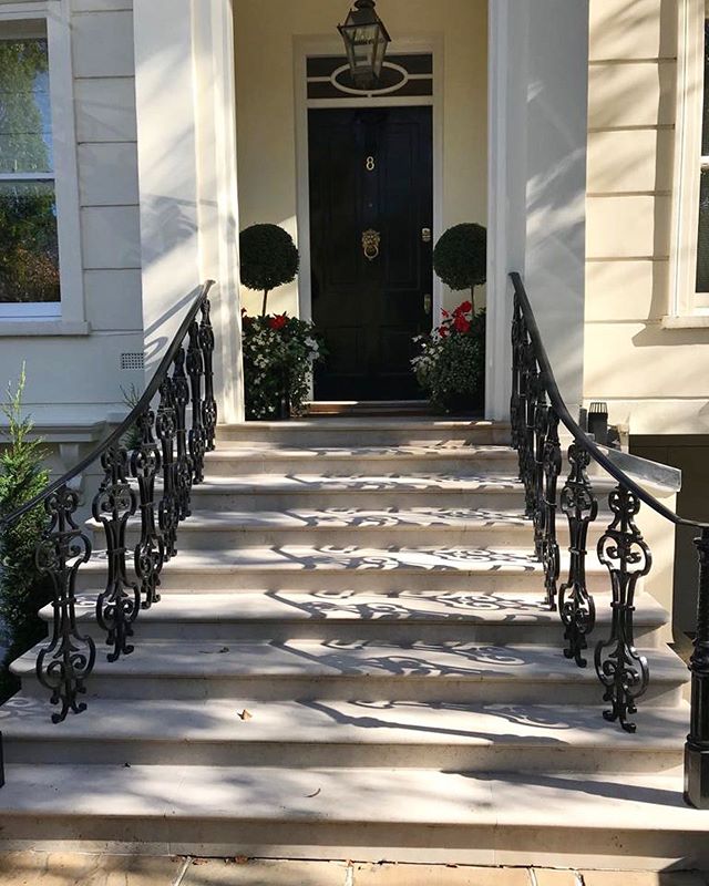 One of our favourite entrances 🏠
&bull;
&bull;
&bull;
#entrance #stairs #handrail #balustrade #shadow #lighting #photography #outside #primrosehill #london #stjohnswood #hampstead #stunning #elegant #perfect #luxury #exterior #external #externalwork