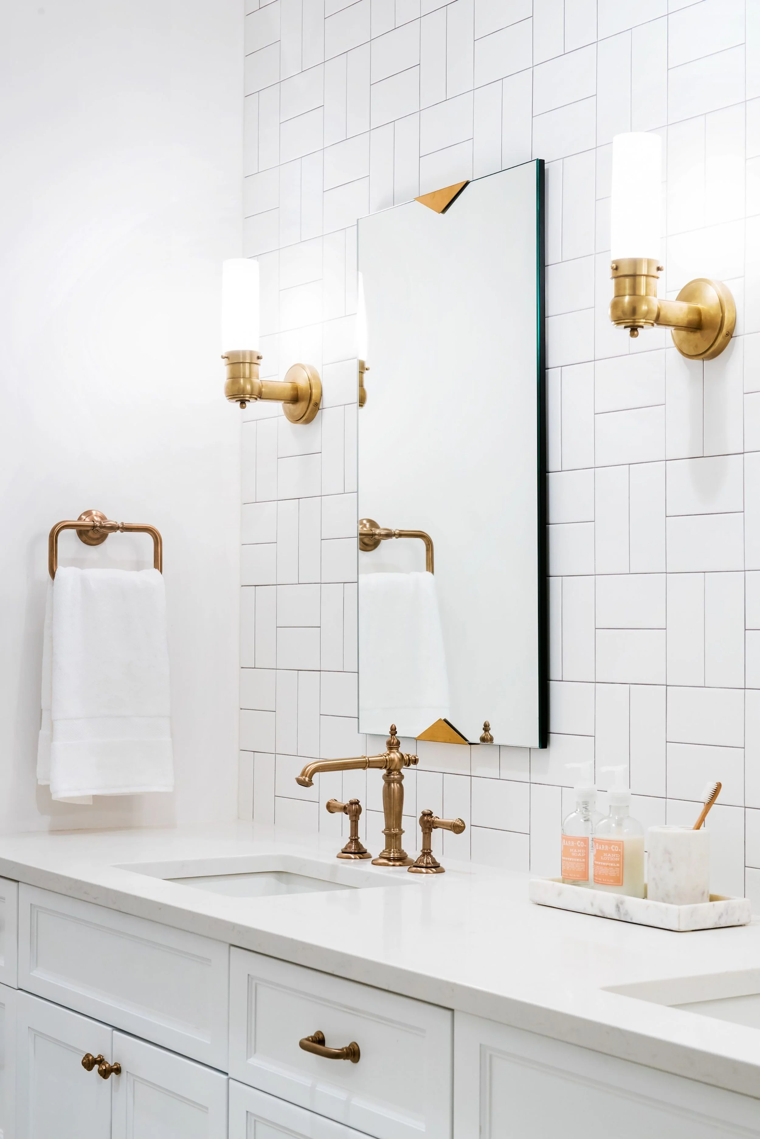 https://stylebyemilyhenderson.com/blog/subway-tile-bathroom-trends-patterns
