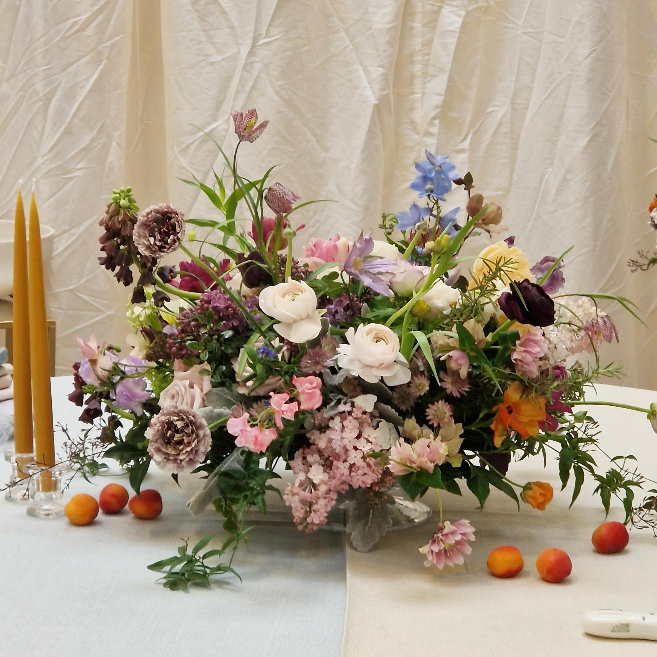 Wedding season sampling with a bounty of British flowers 🍃

#weddingdesign #weddingflowers #weddingplanning #weddingplanner #wedding #britishflowers #veeverscarter