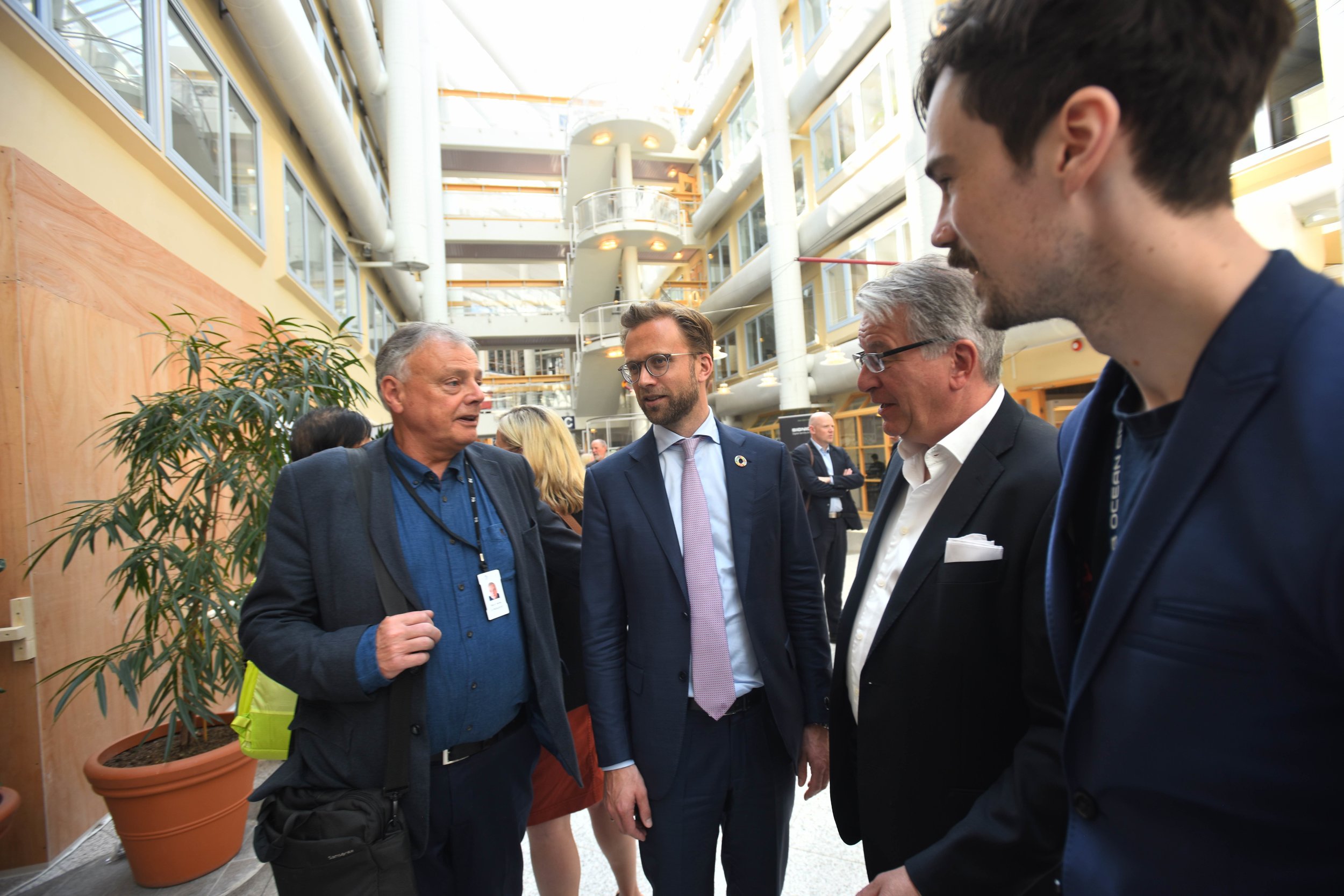 Willy (UT) and Nikolay Astrup (Minister of Digitalisation) together with Milan and Oscar Markovic (SEALAB Ocean Group)