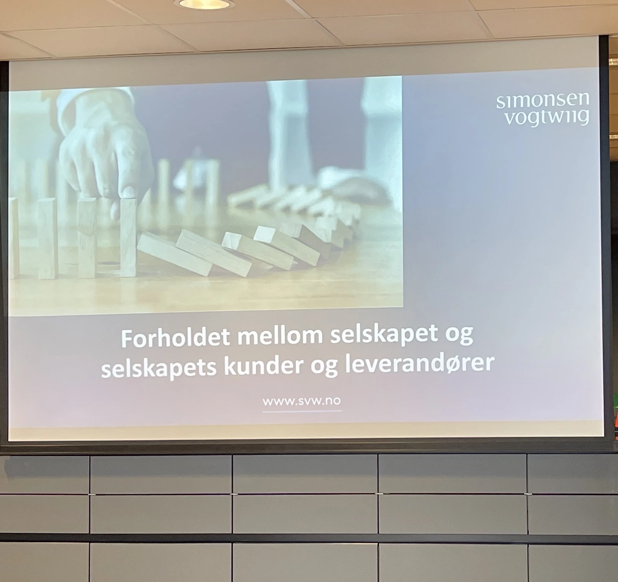 Forholdet mellom selskapet og selskapet kunder og leverandører