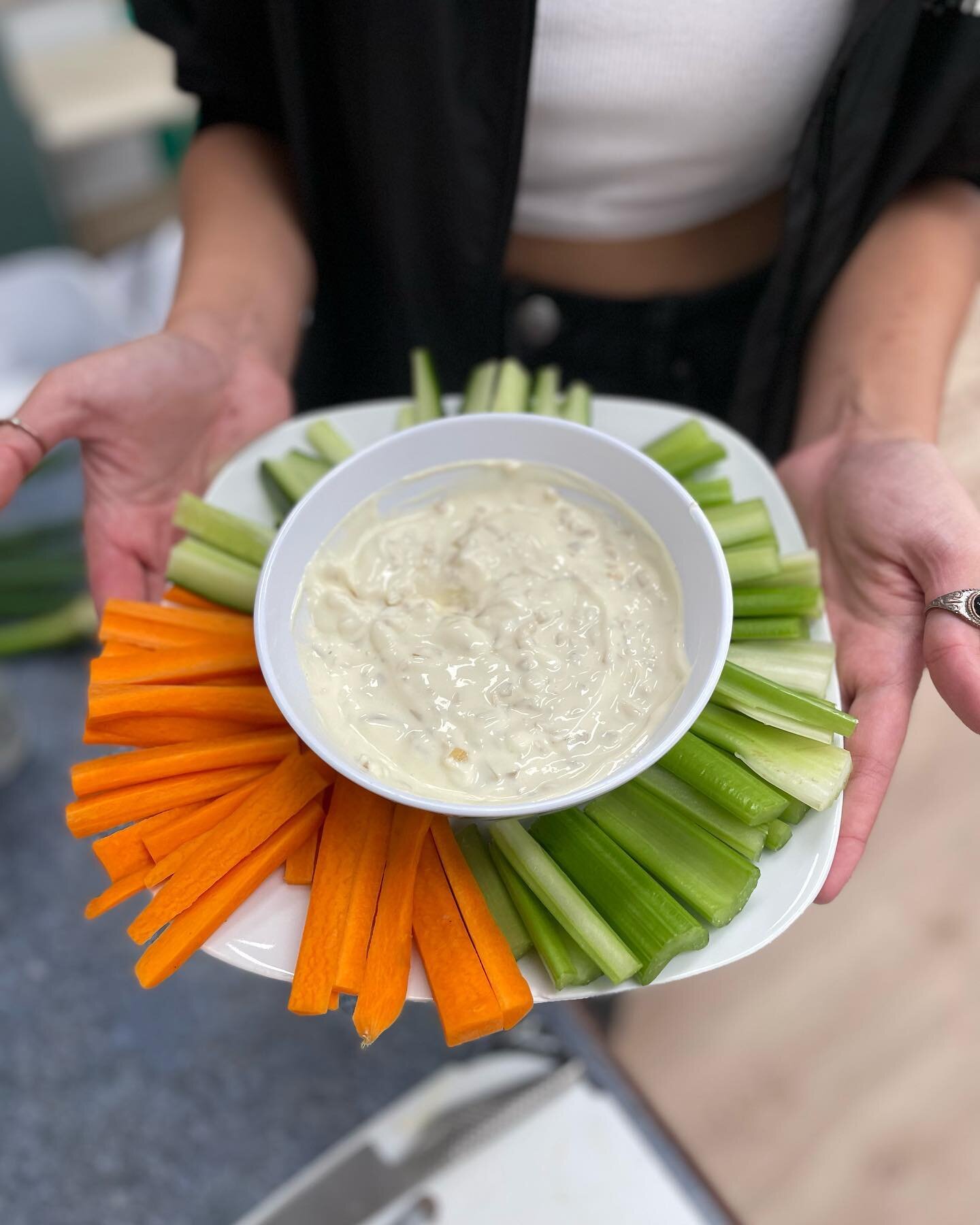 👩🏽&zwj;🍳 MASTERCHEF WINNING RECIPE 👩🏽&zwj;🍳
As promised, here is the winning recipe of this weeks MasterChef experience at Bunbury Community College, Greek yoghurt French onion dip🙌🏼 Not only was this delicious, but also a very easy, high pro