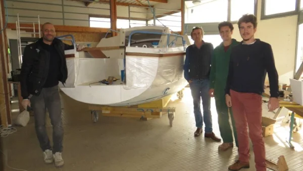 Samuel, Romain, Mathis et Didier – la belle équipe de Bathô – dans l’atelier. | Ouest-France