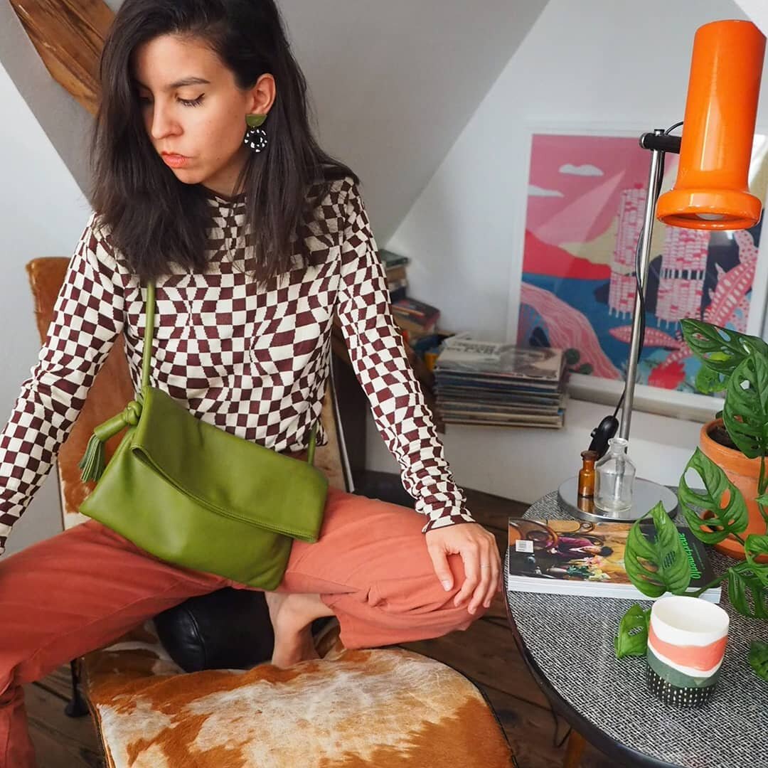 Sustainable brands appreciation post! I had a supermodel uhujuju photoshoot while my roommate was away over the weekend (if not it would have been too embarrassing sorry frankita!!). I love the color combo and the brands I am wearing, the bag is gift