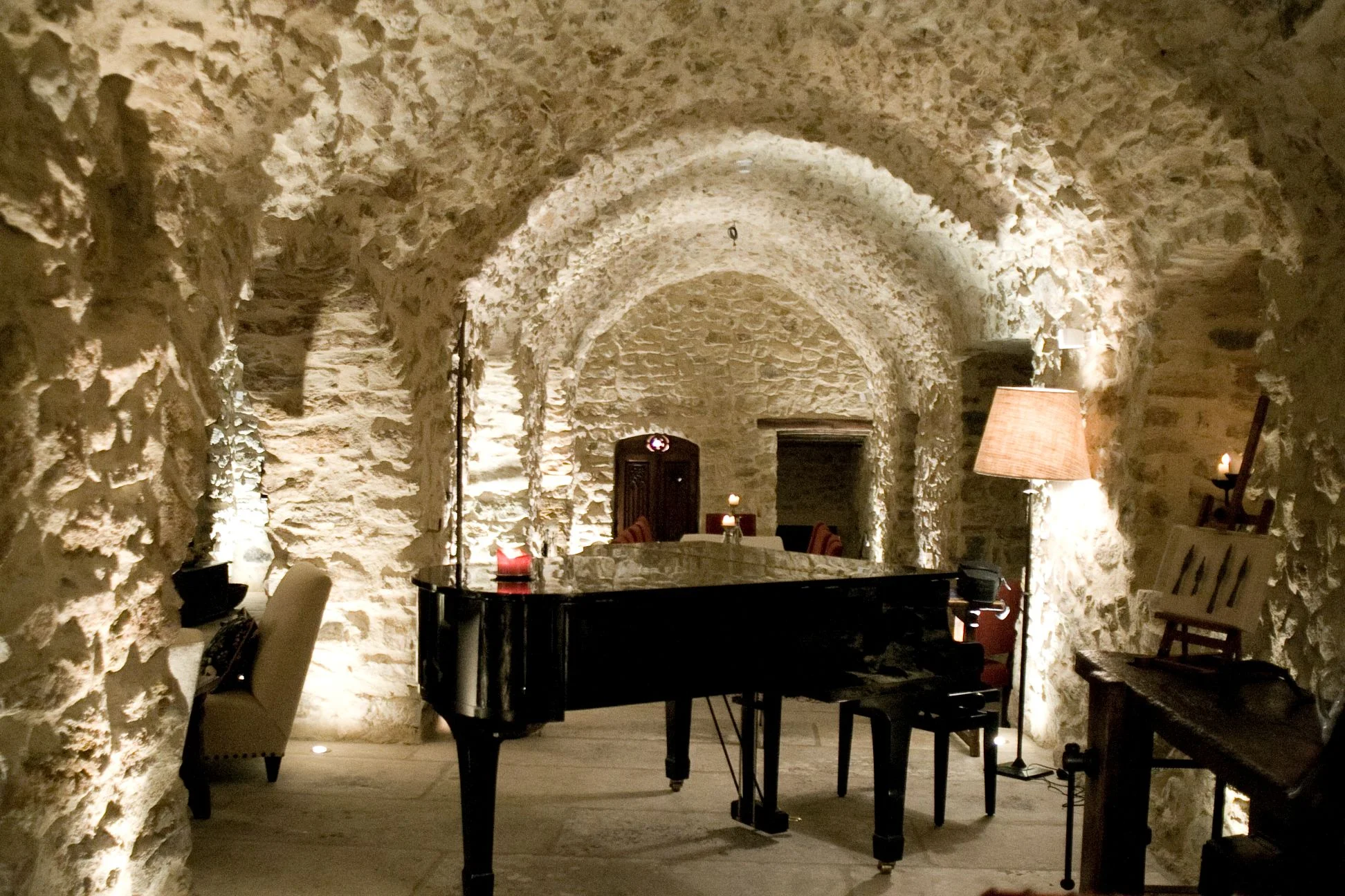 LV - Salle des voutes and piano.jpg