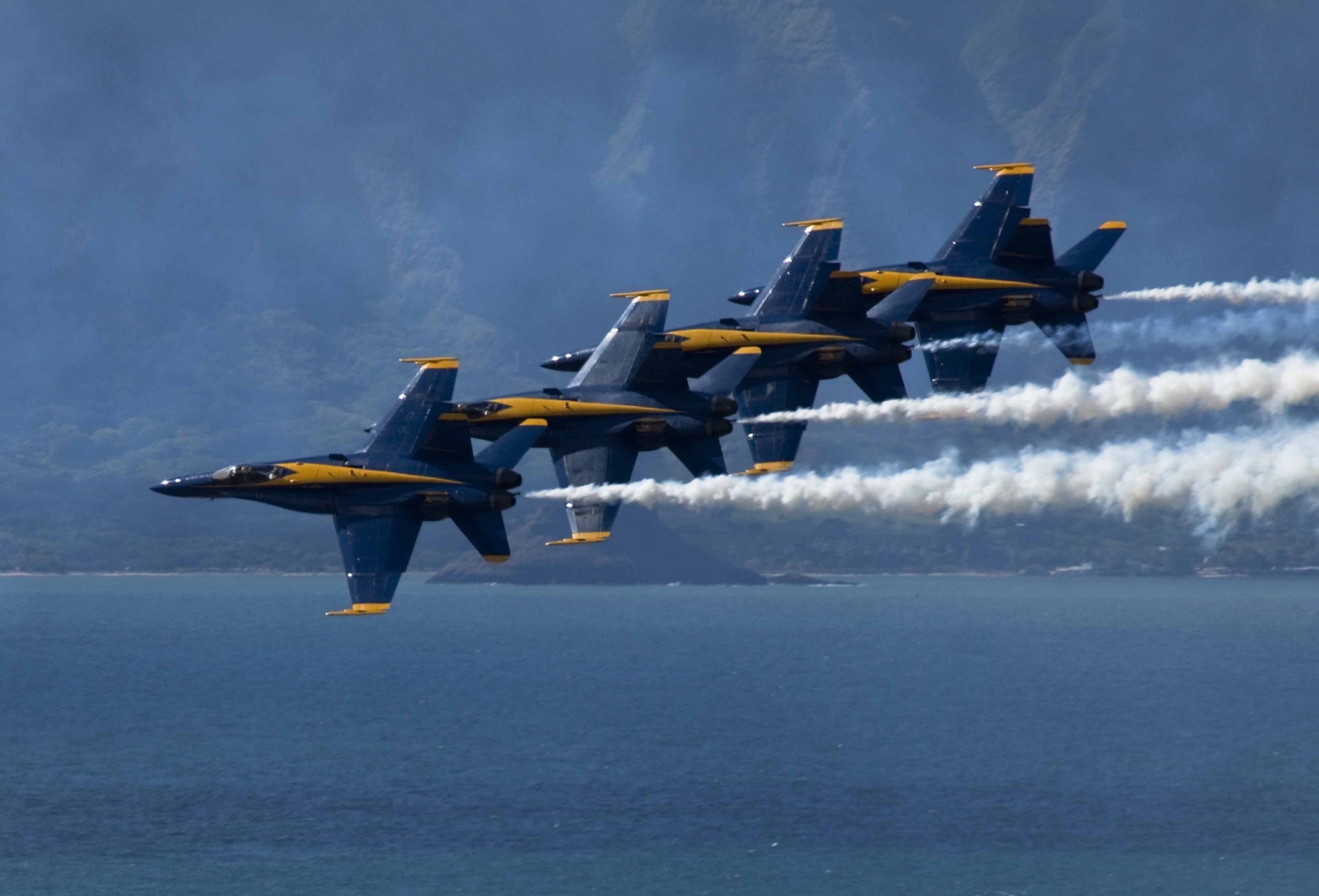 aerobatics-aeroplanes-air-show-162415.jpg