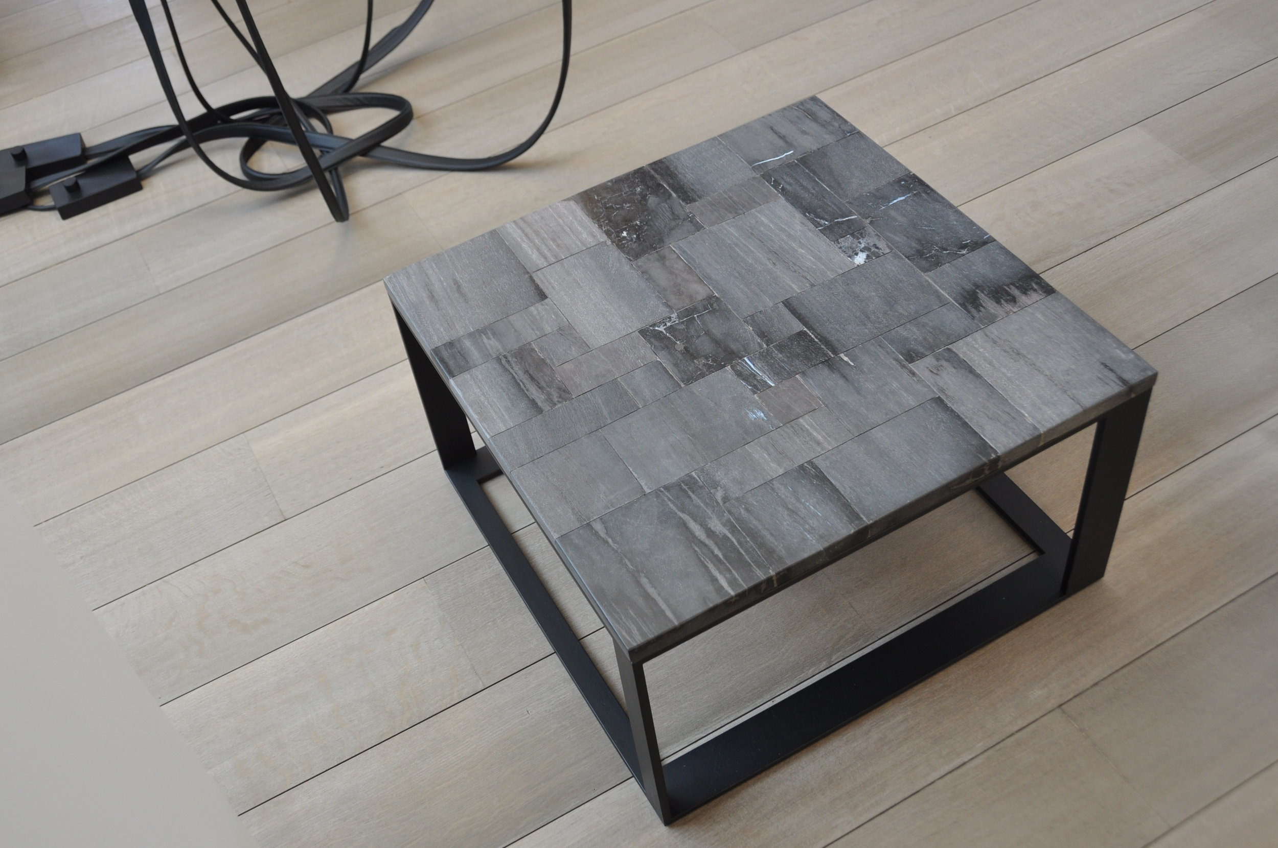 Table basse en bois pétrifié