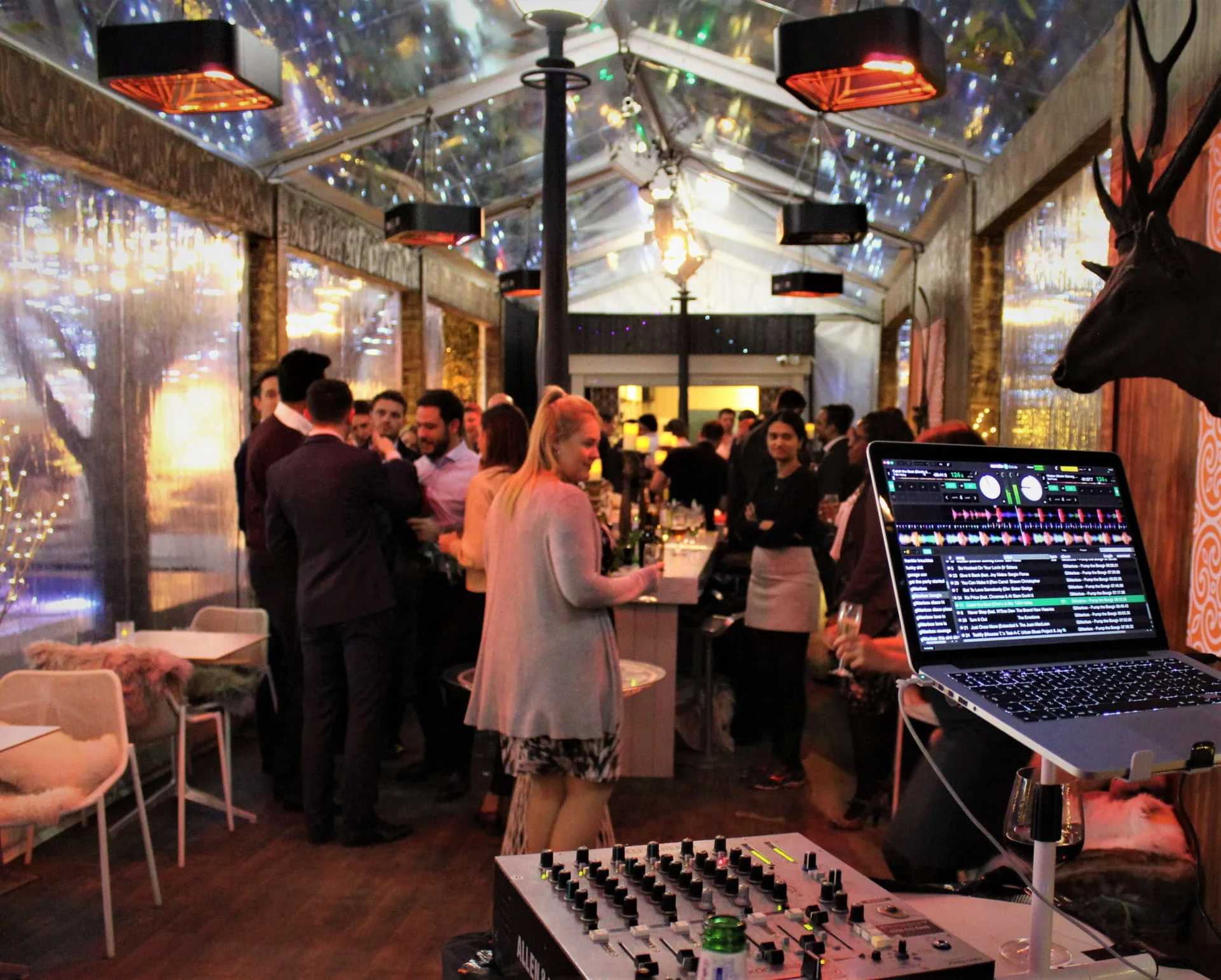 LIVE DJ.jpg