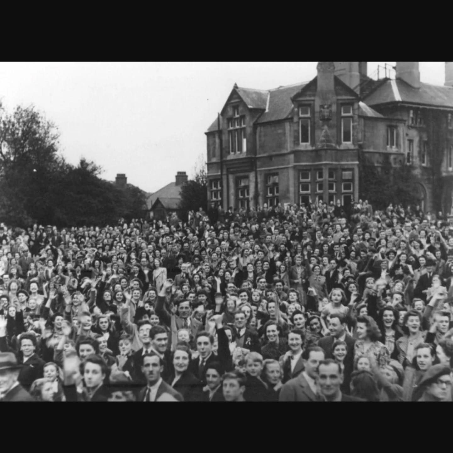 Boy oh boy have we got something fabulous in the pipeline with @stephenshouseandgardens &hearts;️ Thousands of people came to celebrate VE Day at this incredible place....can you help us recreate this picture on 4/5/25? Stay tuned for more info, or v