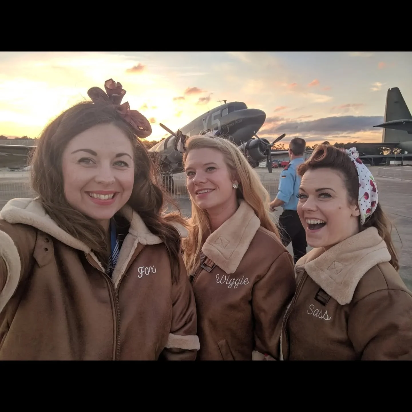 While our Wiggle soaks up some rays on her slaycation, please let's just take a moment to appreciate how fabulous this picture is. 

PLANES ARE COOL.