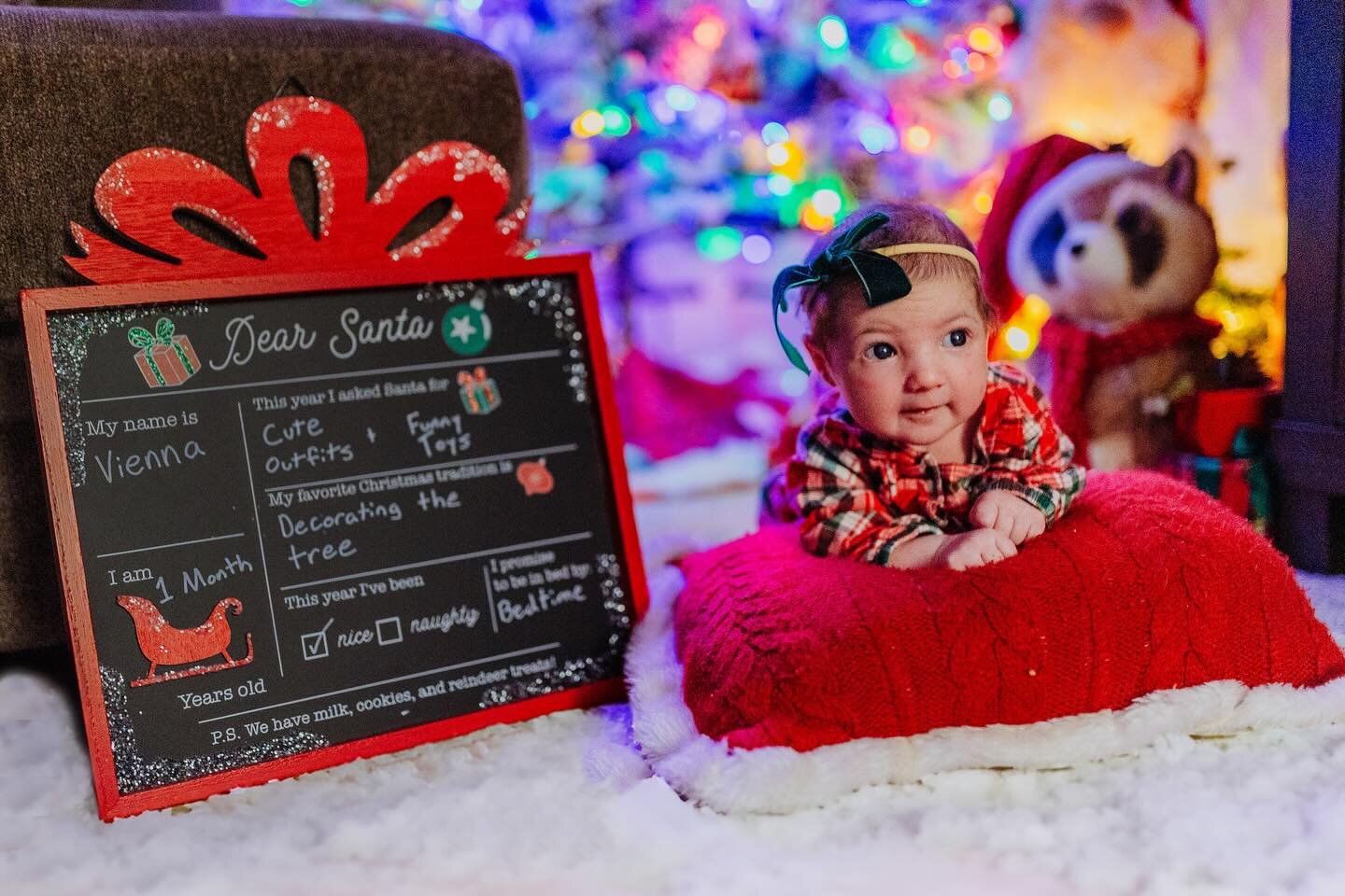 Merry Christmas to my little family to yours! 🤍❤️
&bull;
&bull;
&bull;
Sweet Vi, you are the most precious gift we could ask for. We love you! 🎄 #christmas #love #happyholidays #2023