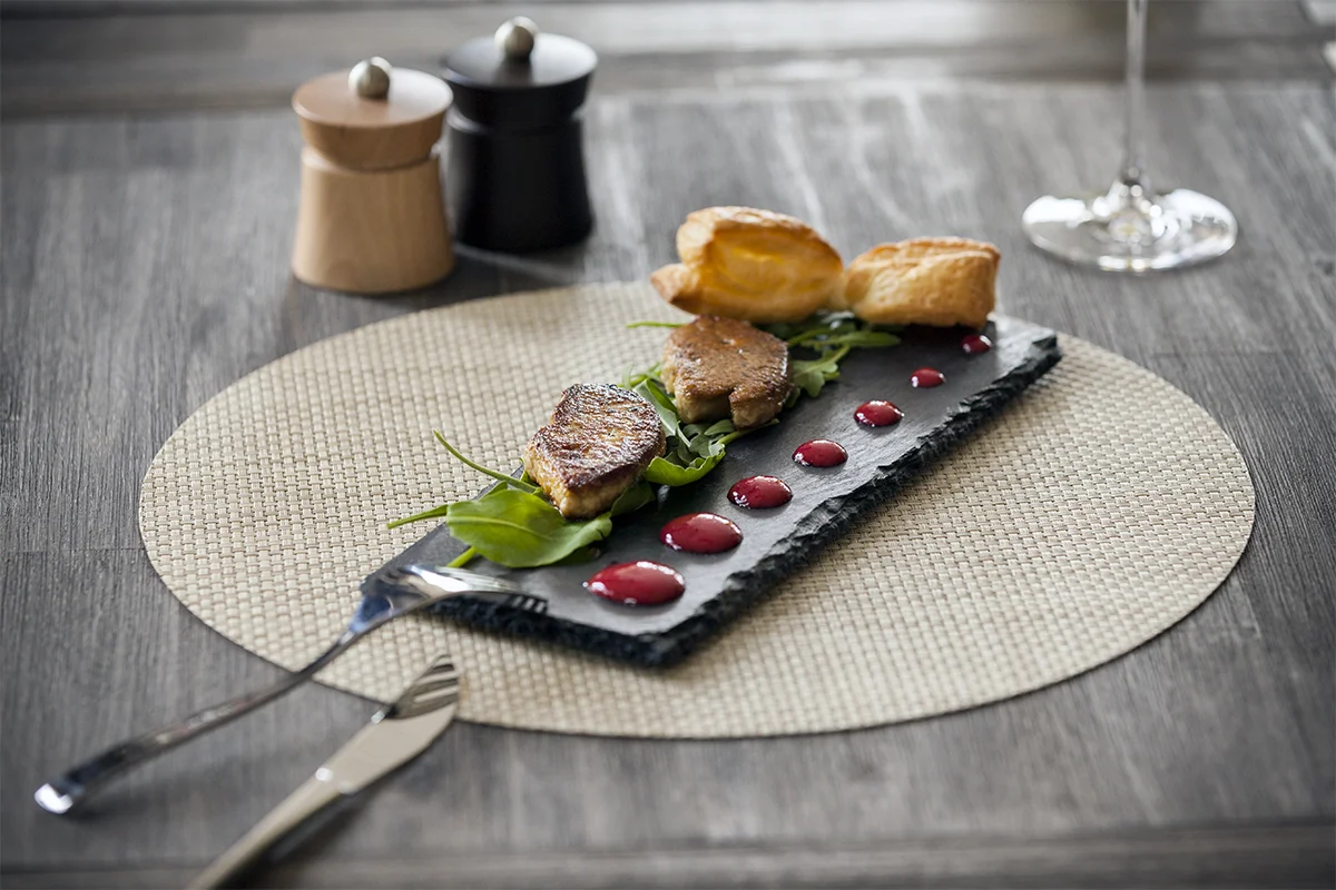 Andreas Restaurant 01 s-2.jpg