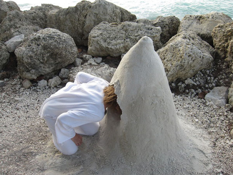  Viewer/participant "putting her head in the sand" 