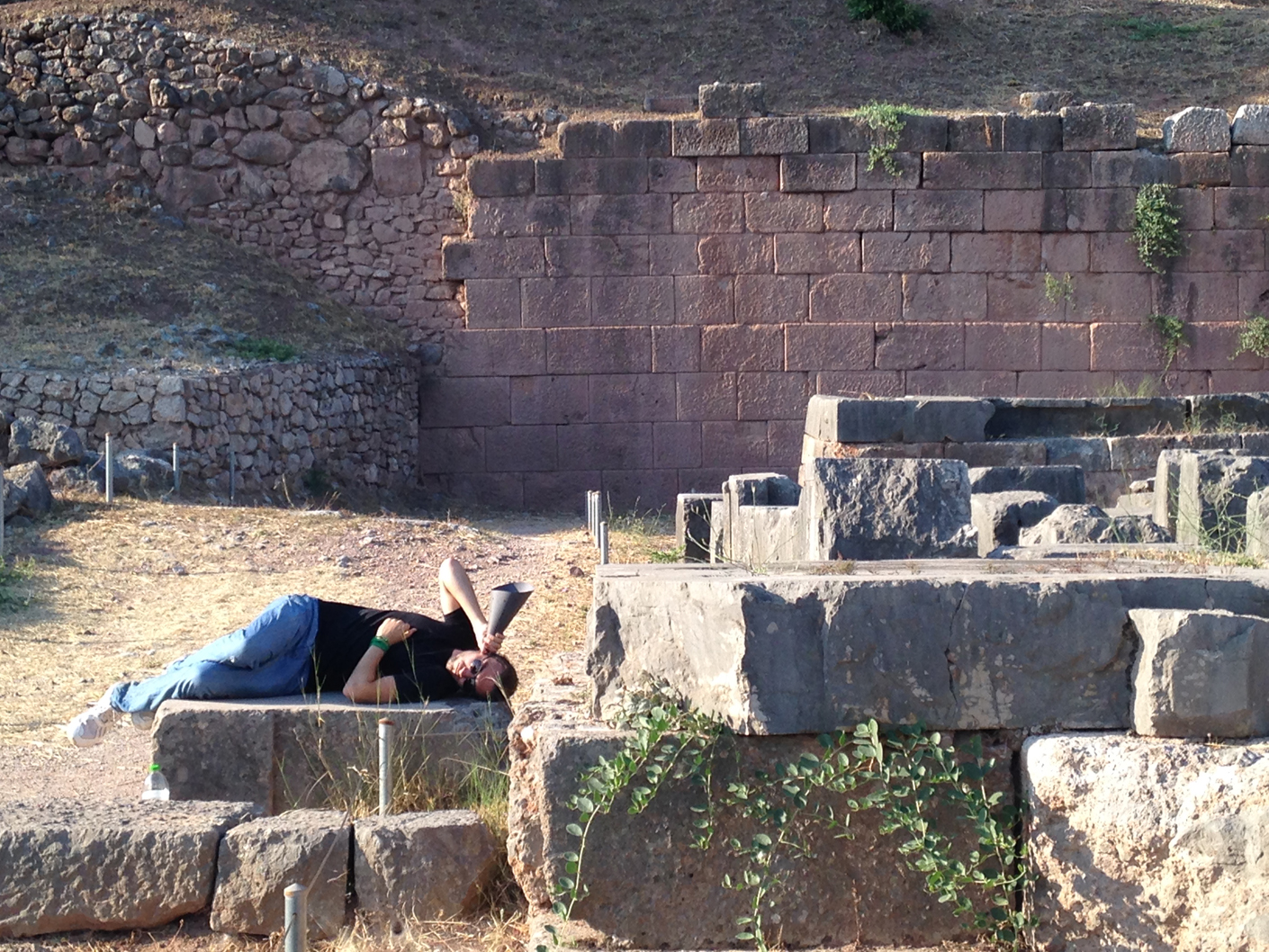  Performing John Cage’s 4’33” at the site of the Tholos at Delphi 
