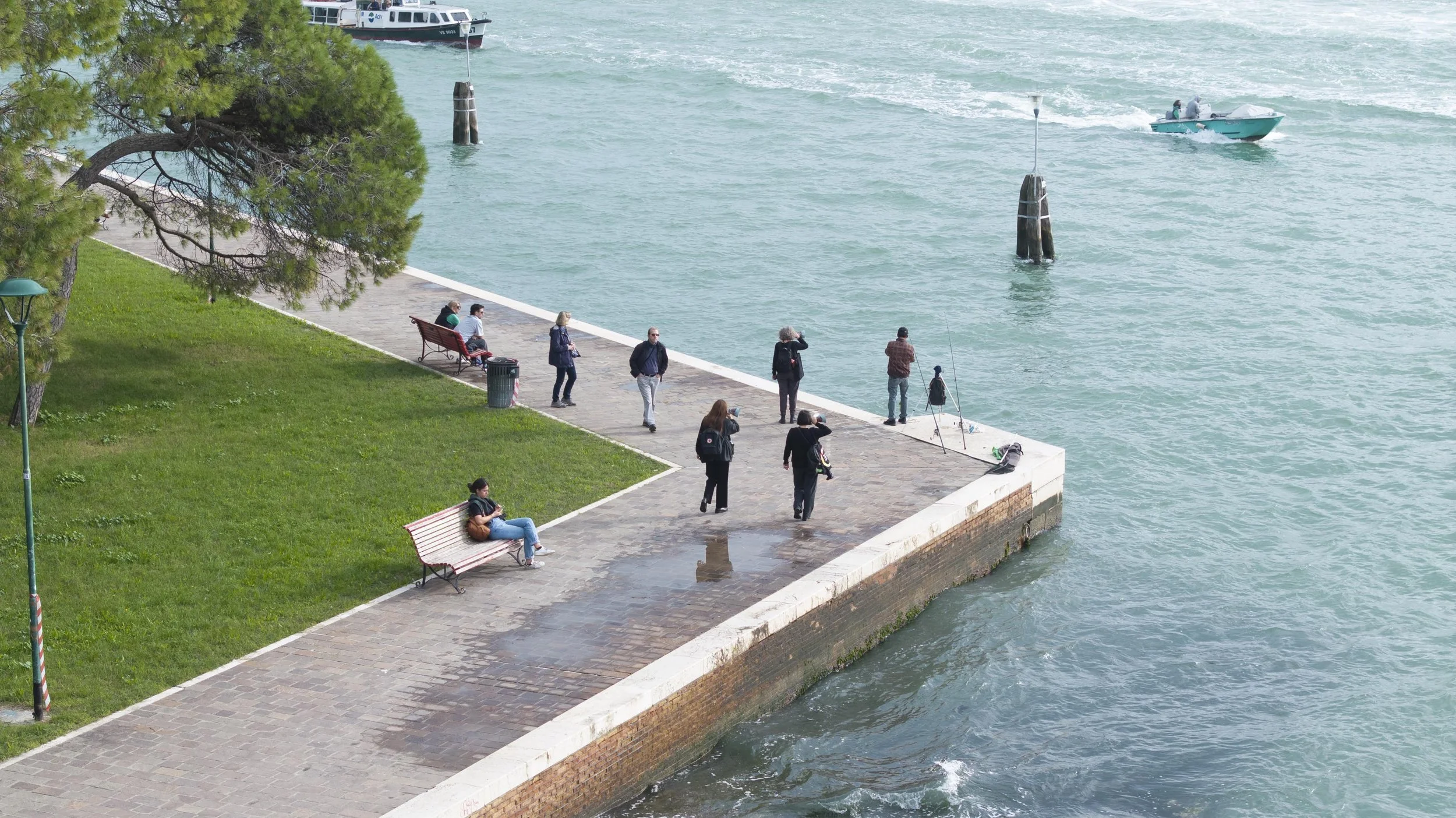 Three listeners on the Rive’ at S. Elena